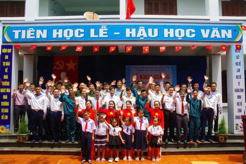 Rộn ràng, vui tươi lễ khai giảng năm học mới trên quần đảo Trường Sa- Ảnh 11.