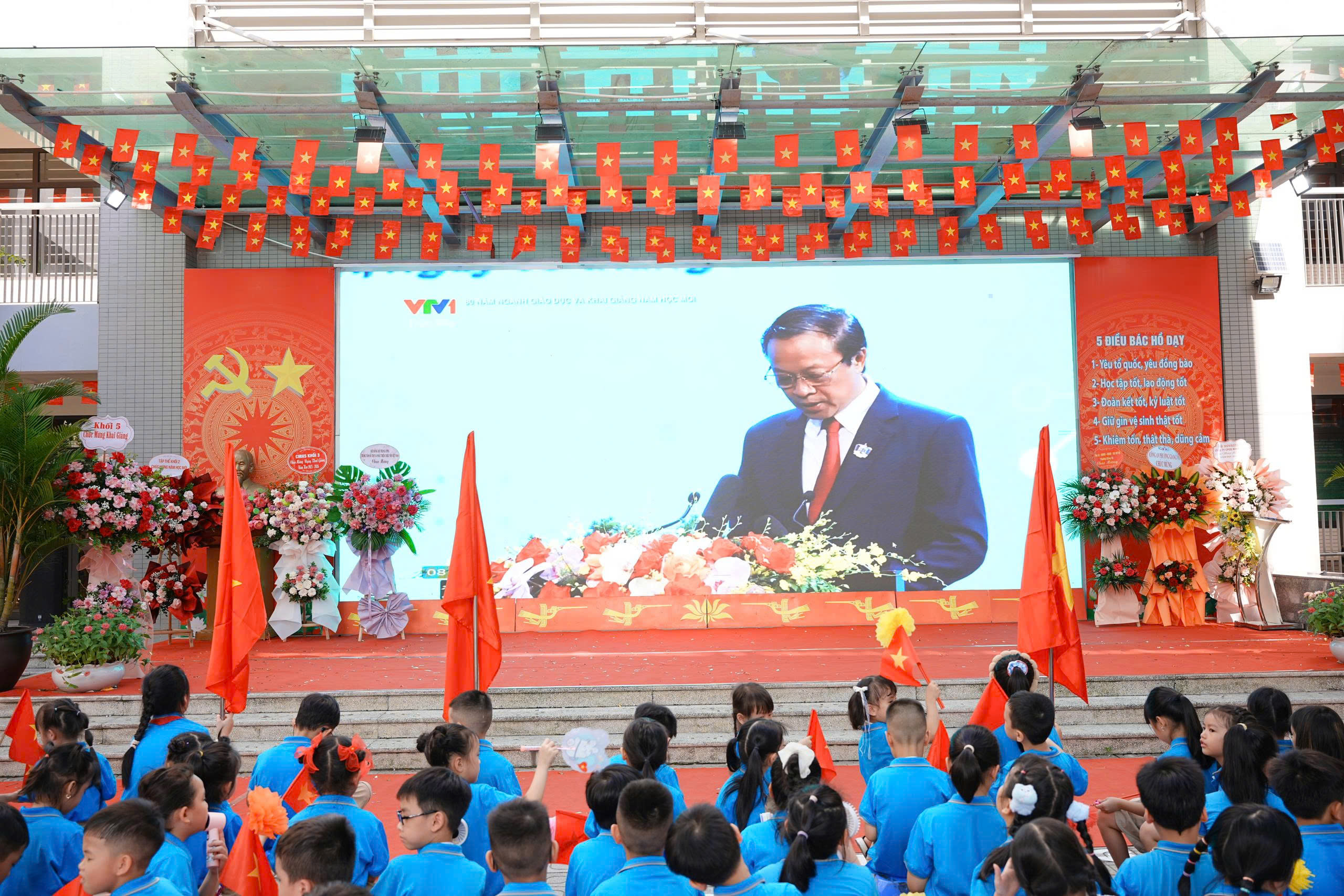 Hơn 2,3 triệu học sinh Hà Nội náo nức đón năm học mới đặc biệt- Ảnh 6. Hơn 2,3 triệu học sinh Hà Nội náo nức đón năm học mới đặc biệt- Ảnh 6.