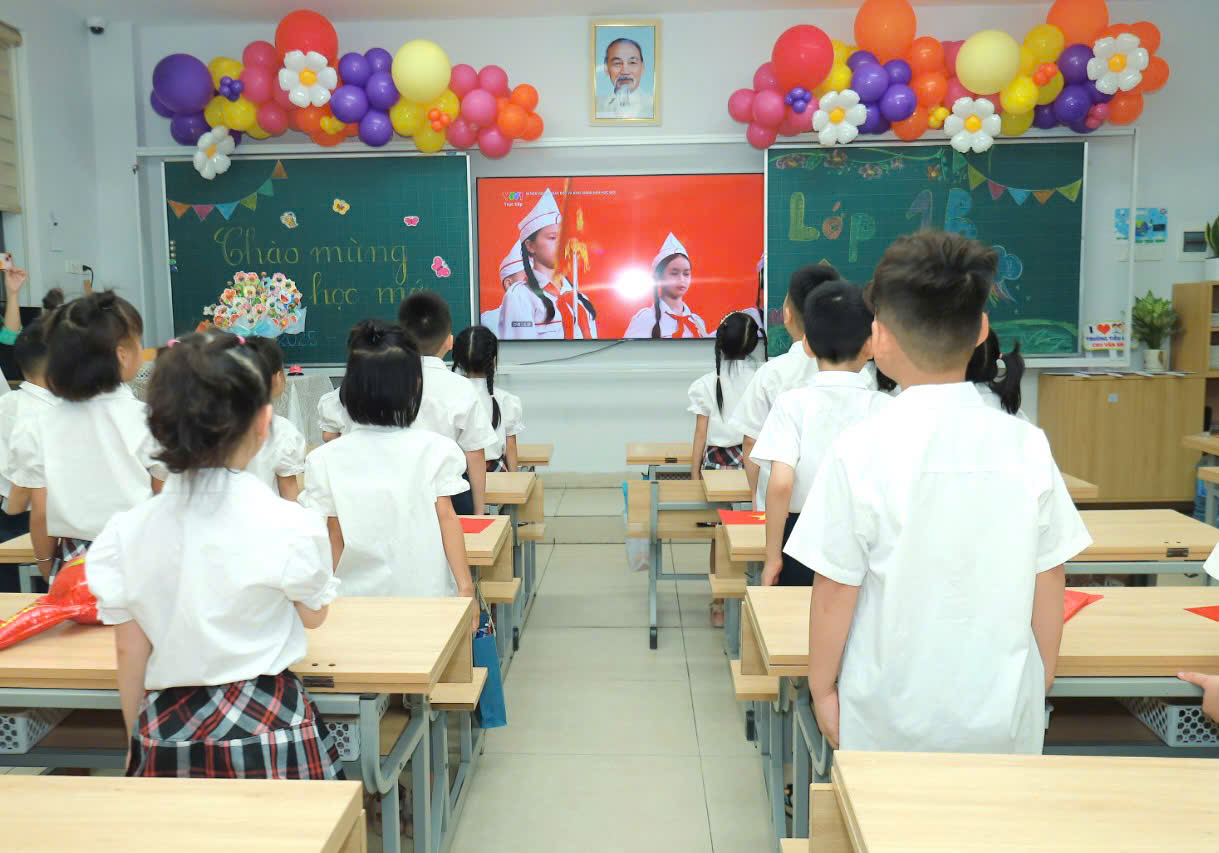 Hơn 2,3 triệu học sinh Hà Nội náo nức đón năm học mới đặc biệt- Ảnh 10. Hơn 2,3 triệu học sinh Hà Nội náo nức đón năm học mới đặc biệt- Ảnh 10.