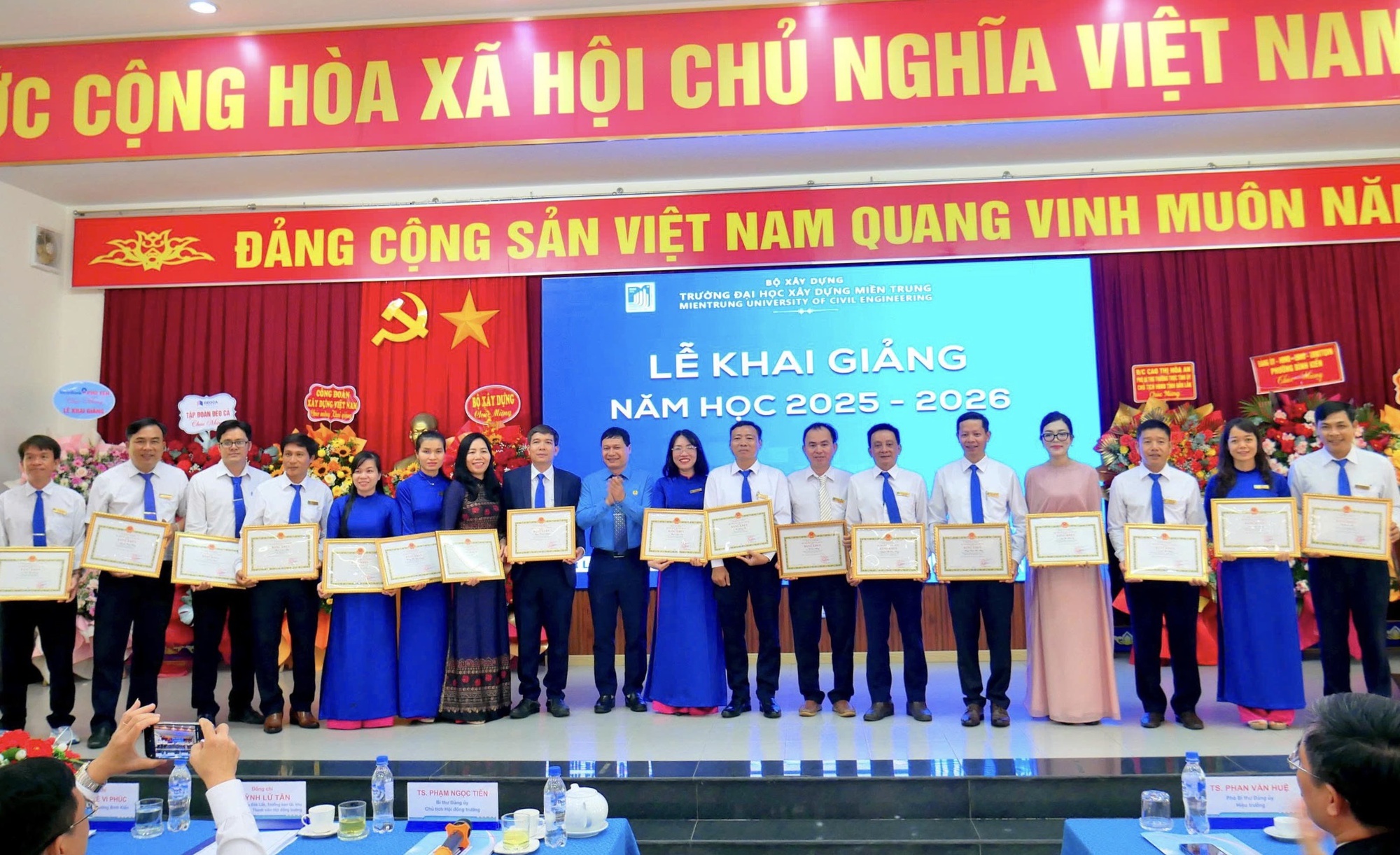 Trường Đại học Xây dựng Miền Trung đón gần 1.000 tân sinh viên vào năm học mới- Ảnh 2. Trường Đại học Xây dựng Miền Trung đón gần 1.000 tân sinh viên vào năm học mới- Ảnh 2.