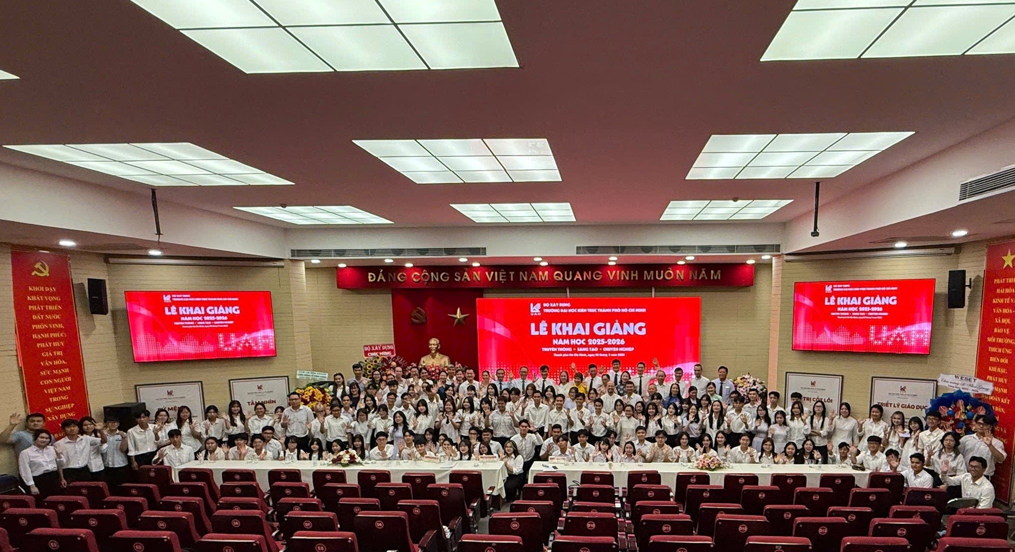 Sinh viên ngành Xây dựng TP.HCM hồ hởi đón năm học mới- Ảnh 3. Sinh viên ngành Xây dựng TP.HCM hồ hởi đón năm học mới- Ảnh 3.