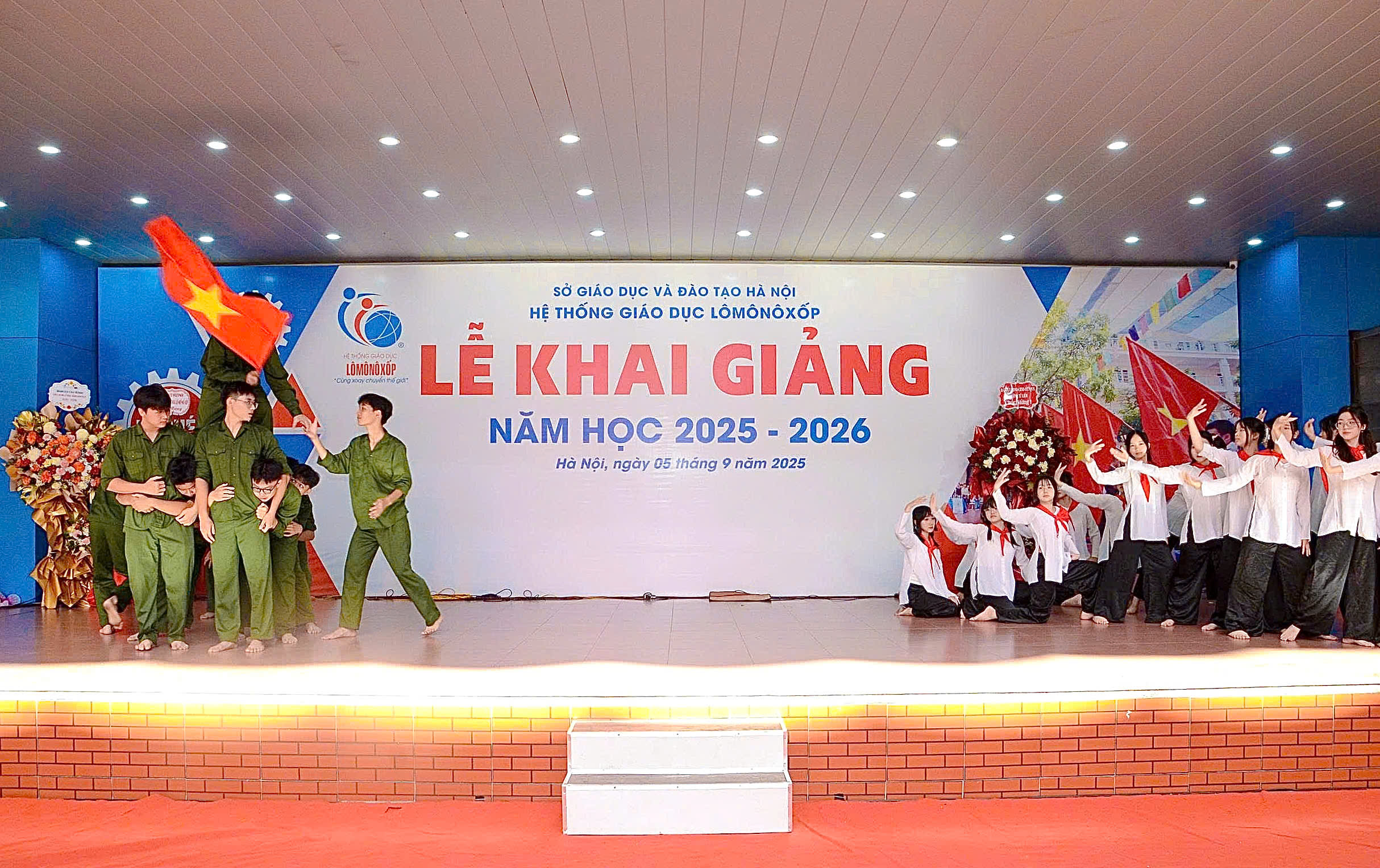 Kỷ niệm 80 năm truyền thống ngành Giáo dục và khai giảng năm học 2025–2026- Ảnh 12. Kỷ niệm 80 năm truyền thống ngành Giáo dục và khai giảng năm học 2025–2026- Ảnh 12.
