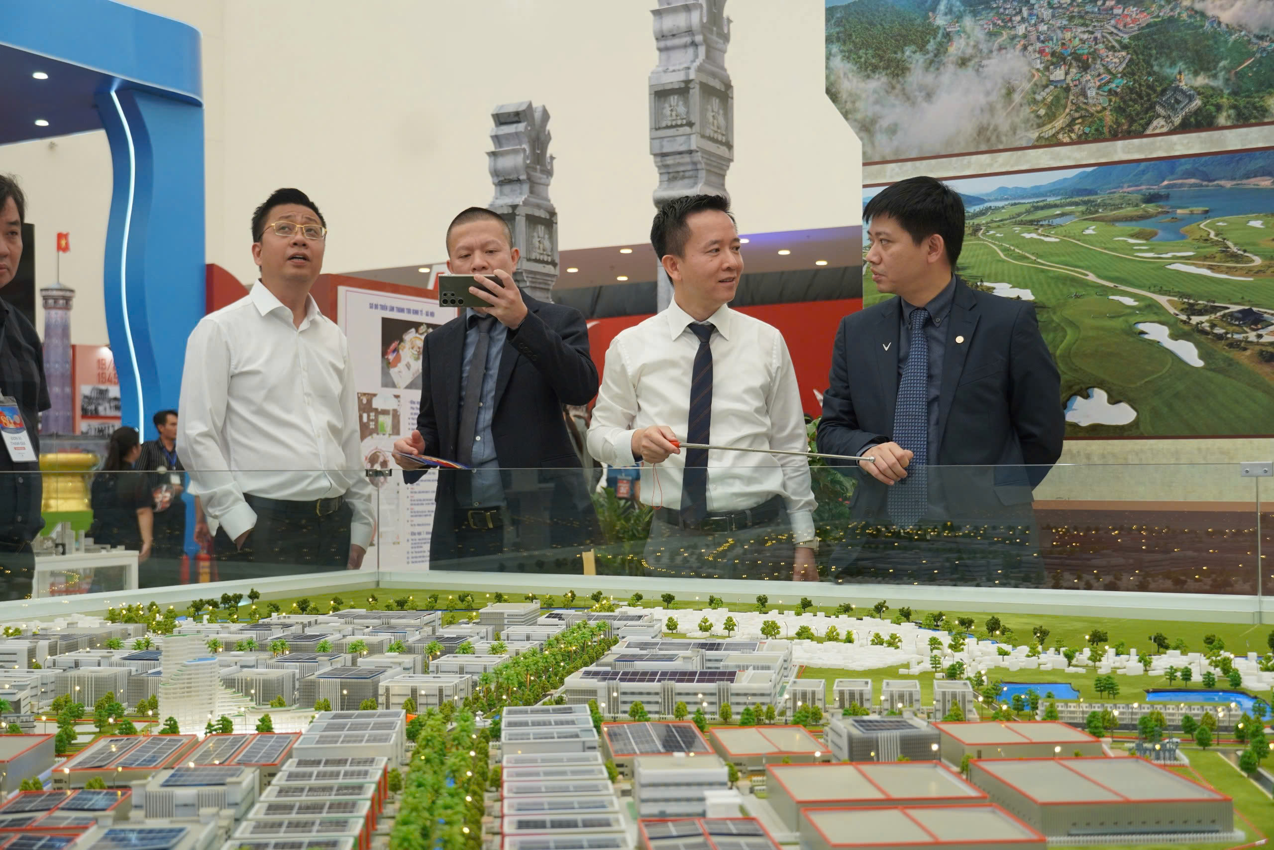Tập đoàn CNCTech tham gia Triển lãm thành tựu đất nước 80 năm- Ảnh 4. Tập đoàn CNCTech tham gia Triển lãm thành tựu đất nước 80 năm- Ảnh 4.