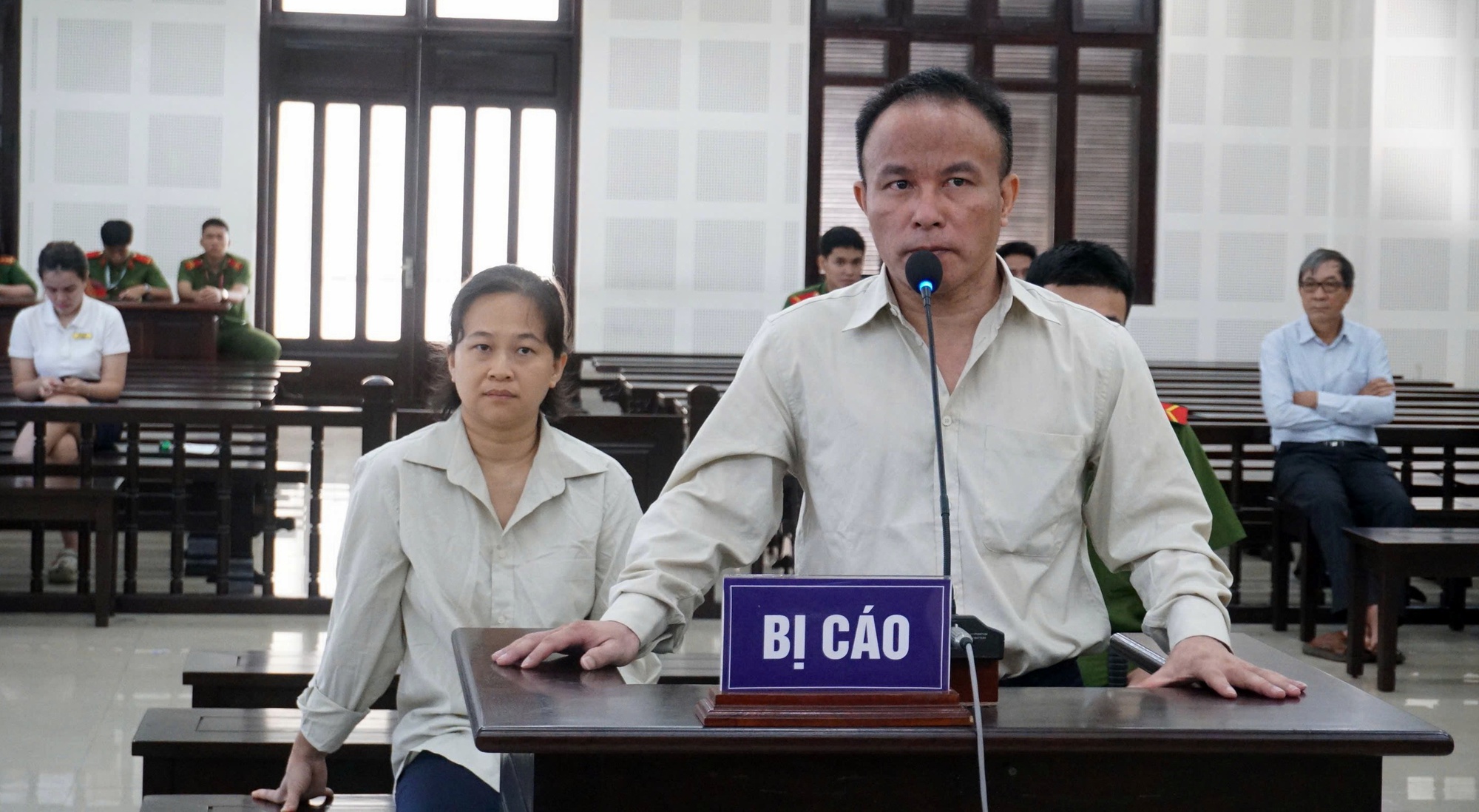 Chiếm đoạt 5 lô đất khi được nhờ đứng tên hộ, cựu cán bộ Đà Nẵng lĩnh án tù- Ảnh 1.