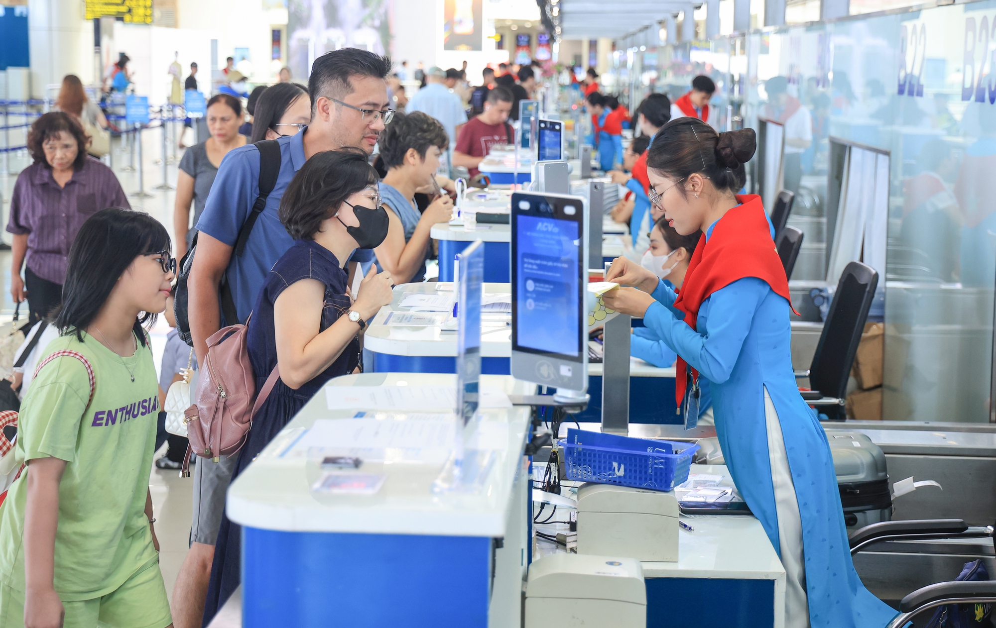 Gần 83 triệu lượt khách qua cảng hàng không trong 8 tháng- Ảnh 1.