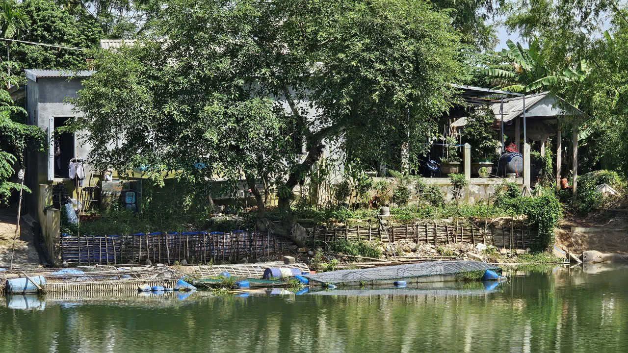Huế: Bờ sông Bồ sạt lở ăn sâu vào tuyến đường bê tông, người dân thấp thỏm lo sợ- Ảnh 12. Huế: Bờ sông Bồ sạt lở ăn sâu vào tuyến đường bê tông, người dân thấp thỏm lo sợ- Ảnh 12.