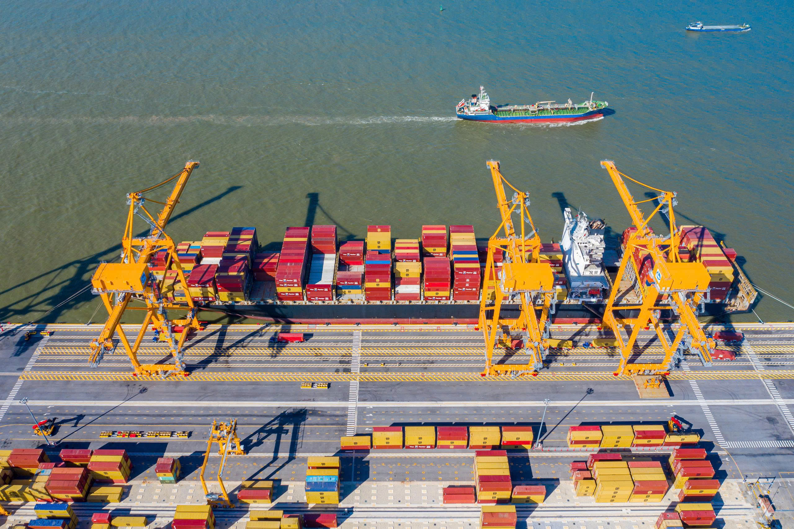 3 cảng biển Việt Nam vừa lọt top đón nhiều tàu container nhất thế giới lớn cỡ nào?- Ảnh 1. 3 cảng biển Việt Nam vừa lọt top đón nhiều tàu container nhất thế giới lớn cỡ nào?- Ảnh 1.
