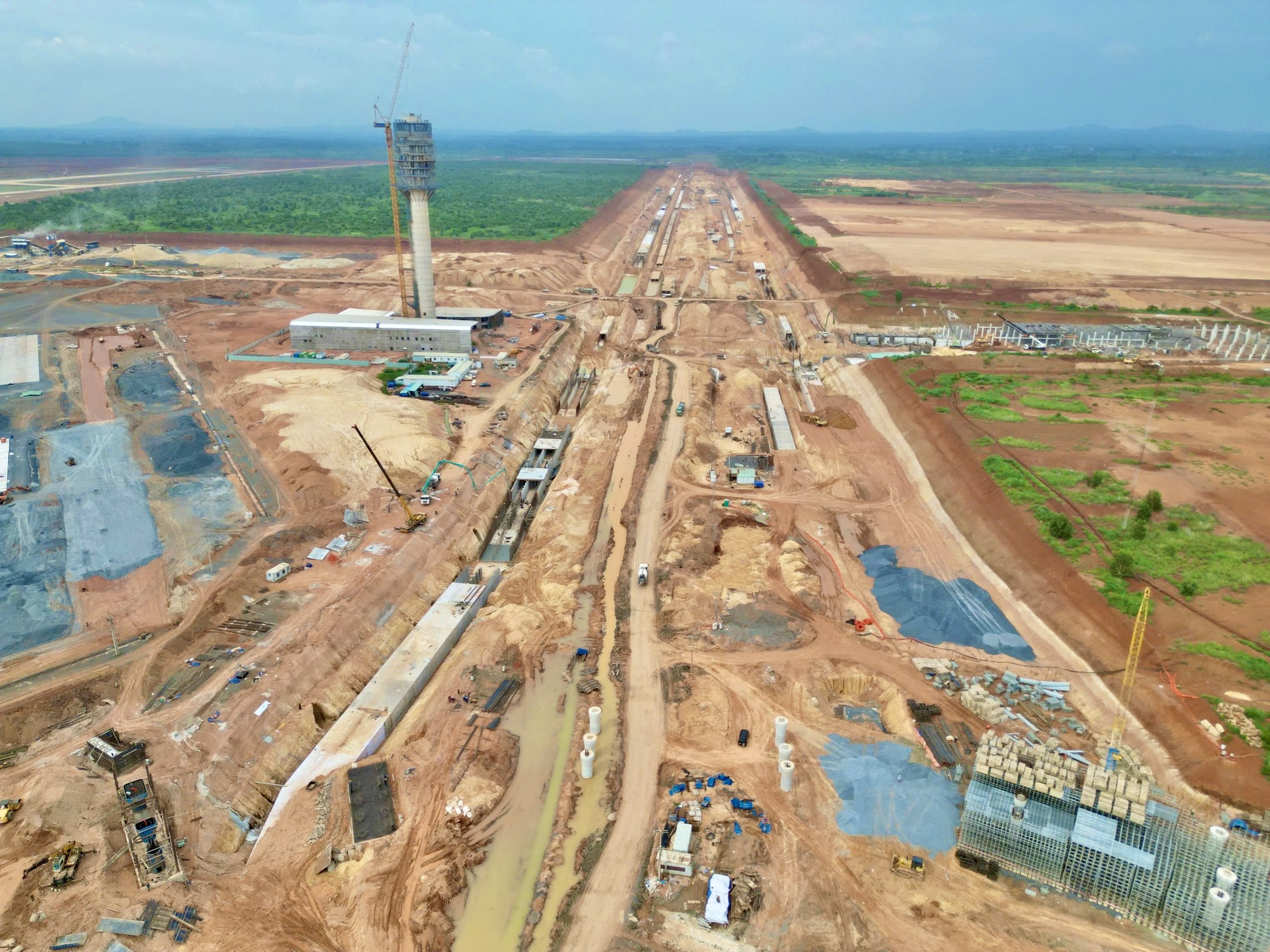 Phó Thủ tướng Trần Hồng Hà kiểm tra đột xuất siêu sân bay Long Thành trong ngày chủ nhật- Ảnh 15. Phó Thủ tướng Trần Hồng Hà kiểm tra đột xuất siêu sân bay Long Thành trong ngày chủ nhật- Ảnh 15.