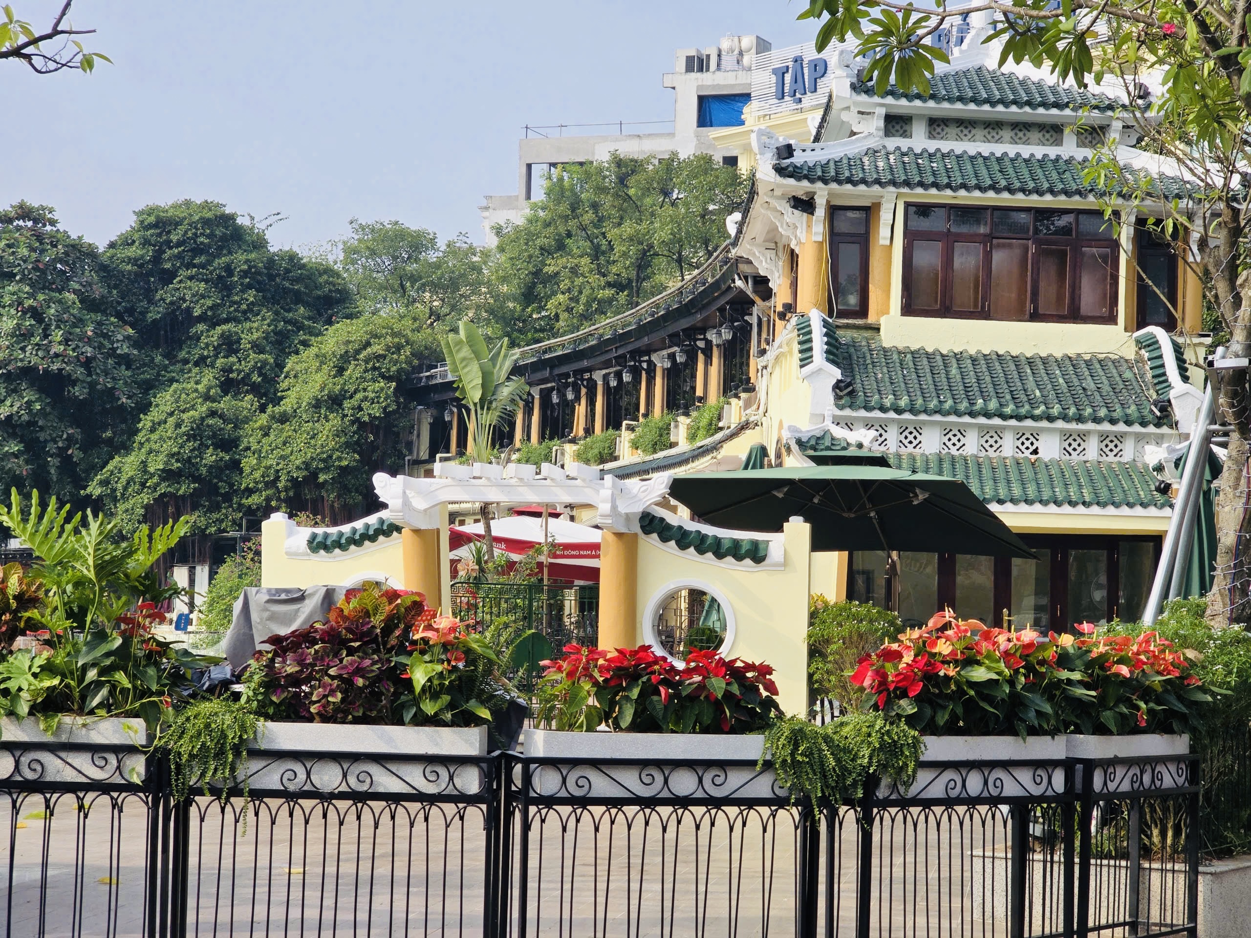 Diện mạo mới của quảng trường Đông Kinh Nghĩa Thục- Ảnh 14.