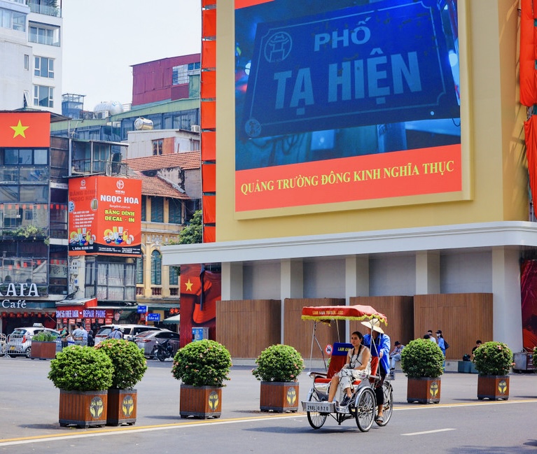 Diện mạo mới của quảng trường Đông Kinh Nghĩa Thục- Ảnh 4.