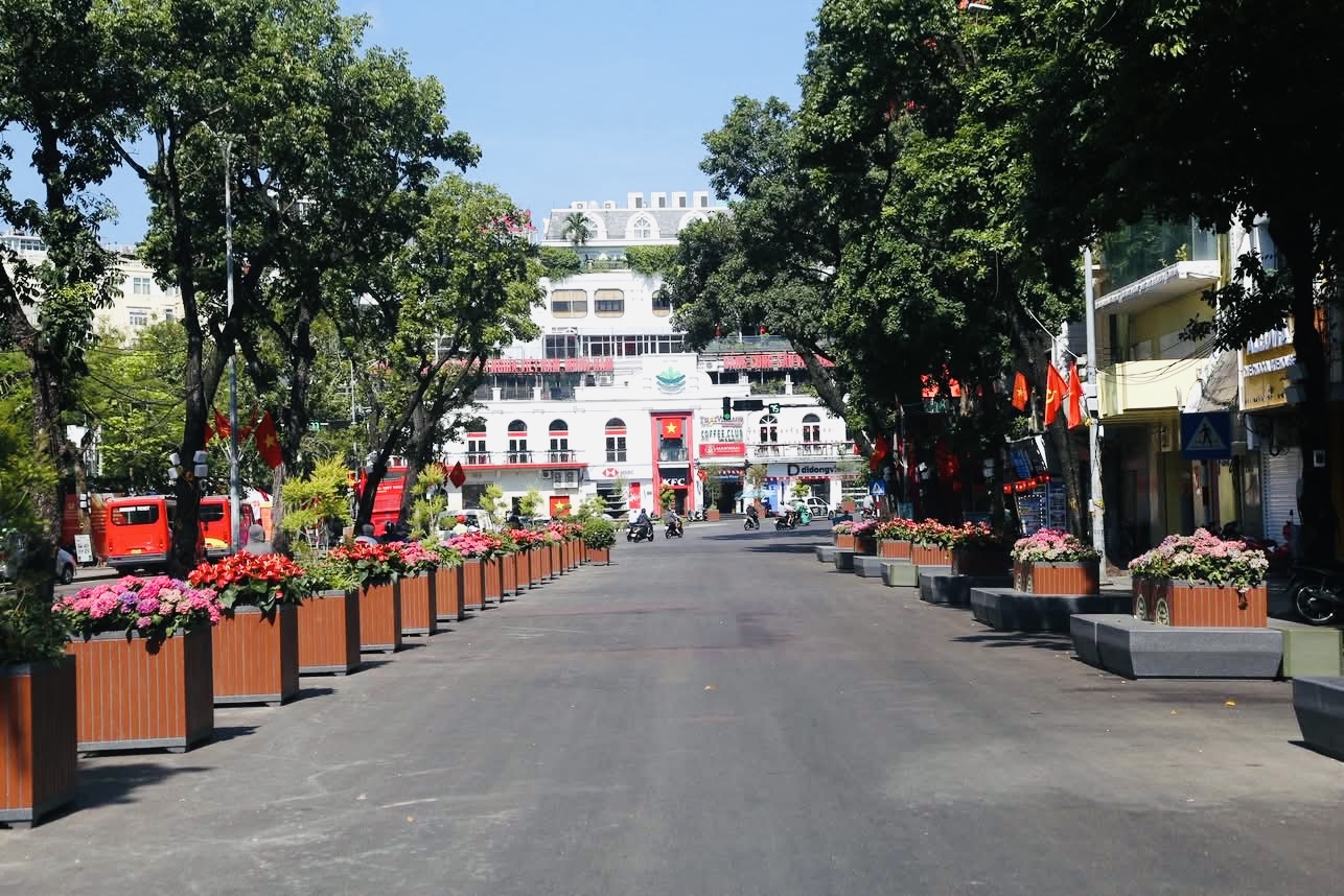 Diện mạo mới của quảng trường Đông Kinh Nghĩa Thục- Ảnh 5.