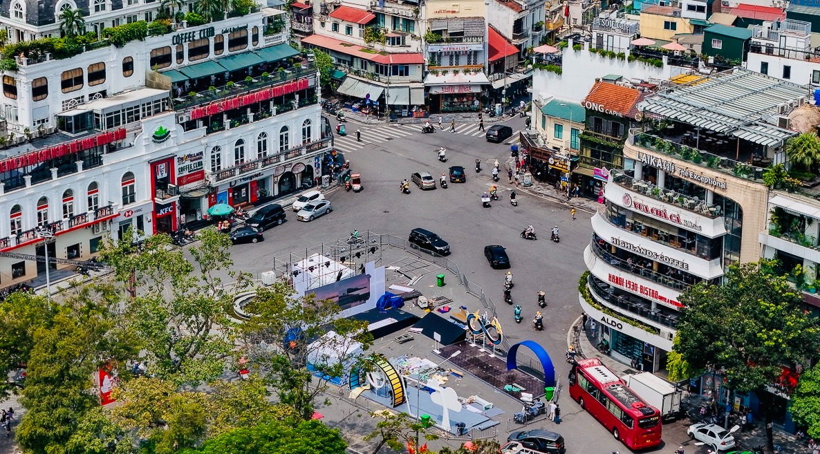 Diện mạo mới của quảng trường Đông Kinh Nghĩa Thục- Ảnh 2.