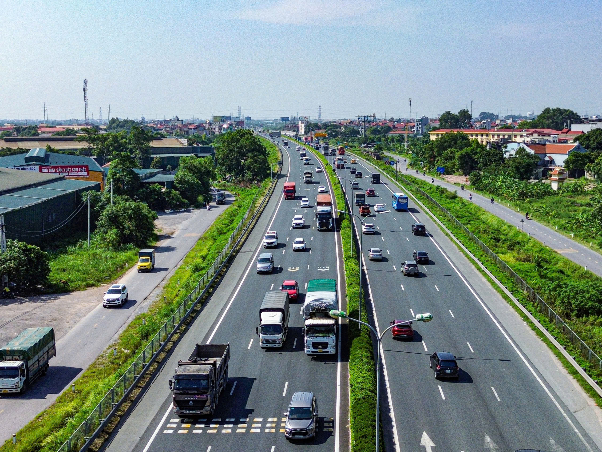 Xử phạt xe tải chạy vào làn 120km/h và 100km/h trên hai cao tốc từ ngày 9/9- Ảnh 1. Xử phạt xe tải chạy vào làn 120km/h và 100km/h trên hai cao tốc từ ngày 9/9- Ảnh 1.