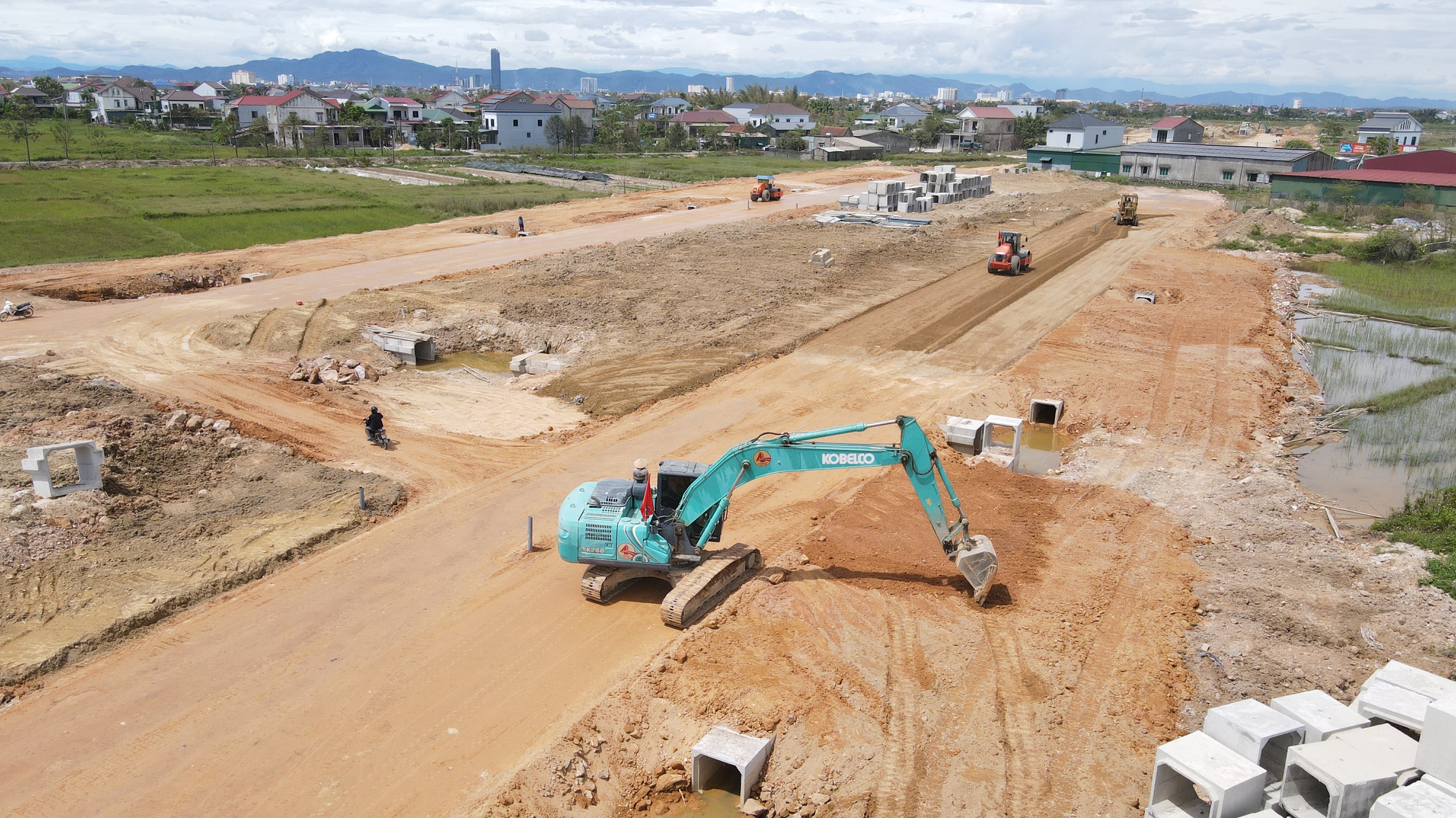 Dự án đường Xô Viết Nghệ Tĩnh kéo dài: Đẩy nhanh thi công, sớm gỡ nút thắt mặt bằng- Ảnh 2. Dự án đường Xô Viết Nghệ Tĩnh kéo dài: Đẩy nhanh thi công, sớm gỡ nút thắt mặt bằng- Ảnh 2.