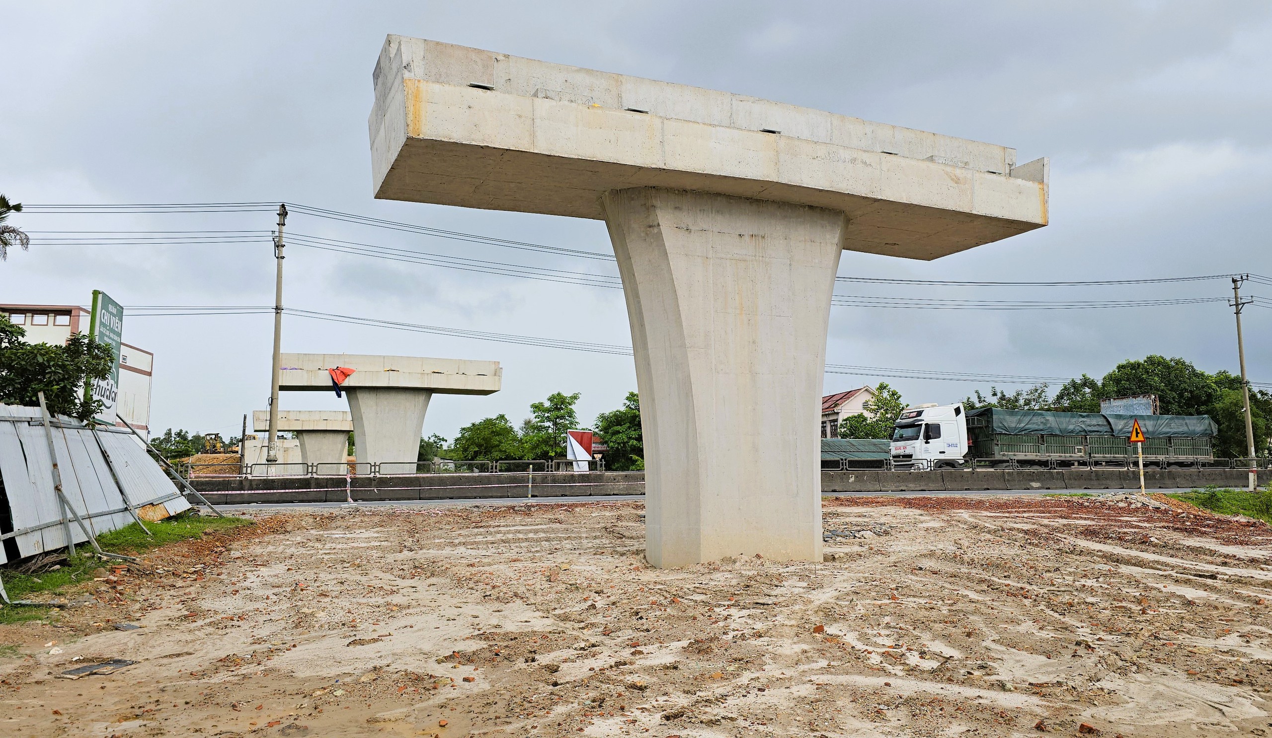 Gỡ vướng mặt bằng, hoàn thành dự án quốc lộ 12A đoạn tránh Ba Đồn trong năm 2025- Ảnh 10.