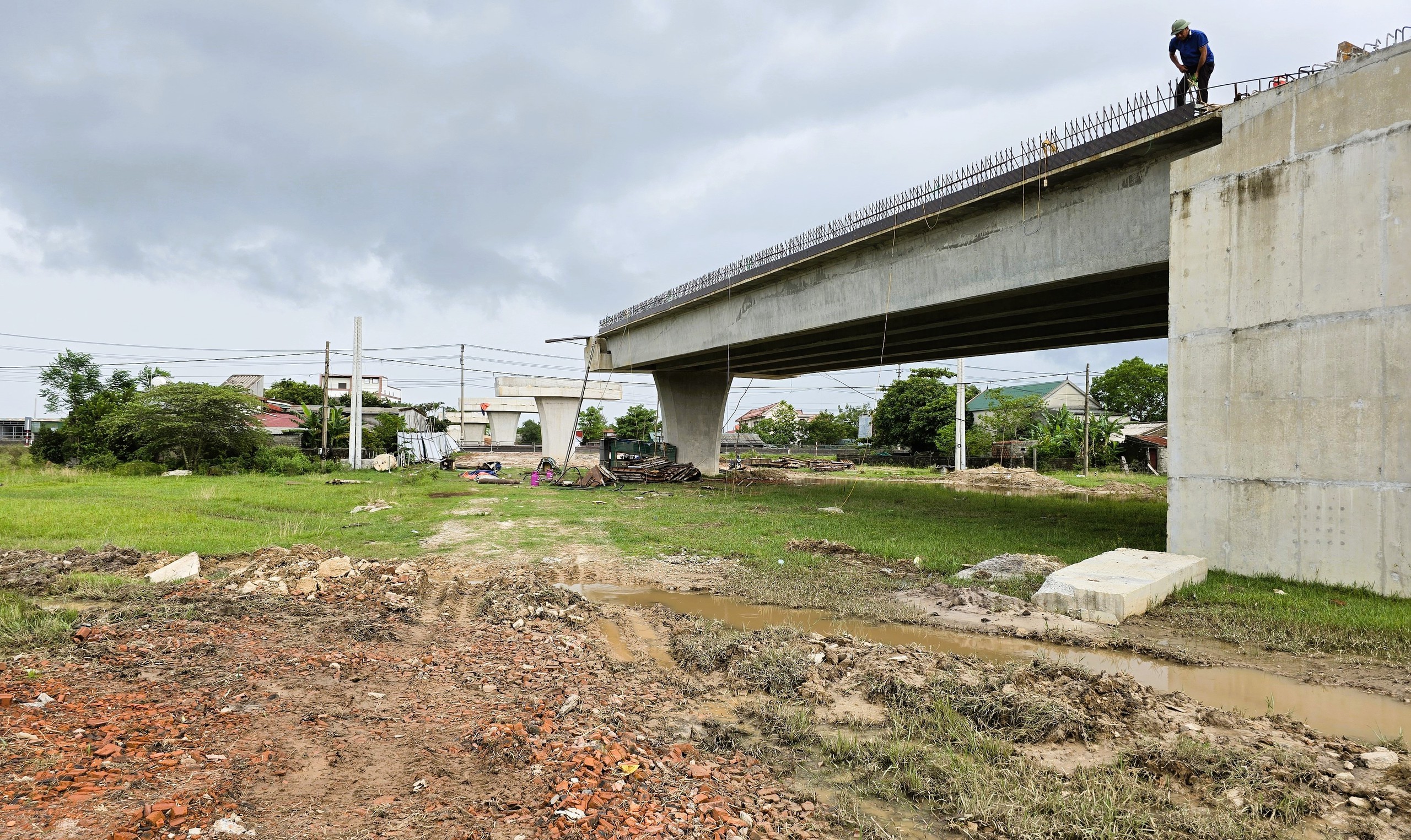 Gỡ vướng mặt bằng, hoàn thành dự án quốc lộ 12A đoạn tránh Ba Đồn trong năm 2025- Ảnh 4.