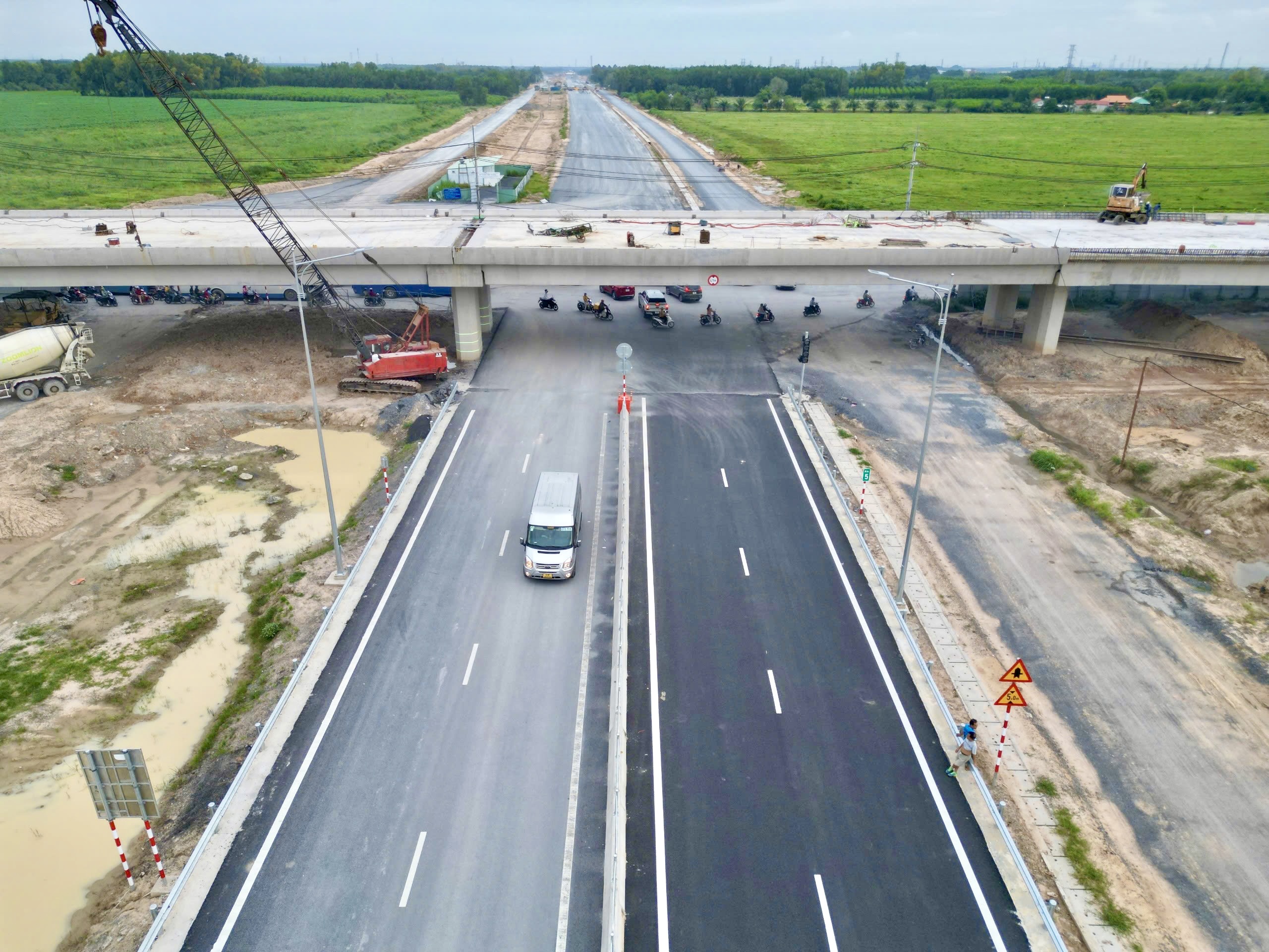 Vành đai 3 Đồng Nai tăng tốc thi công, nỗ lực thông xe kỹ thuật trước 19/12- Ảnh 7. Vành đai 3 Đồng Nai tăng tốc thi công, nỗ lực thông xe kỹ thuật trước 19/12- Ảnh 7.