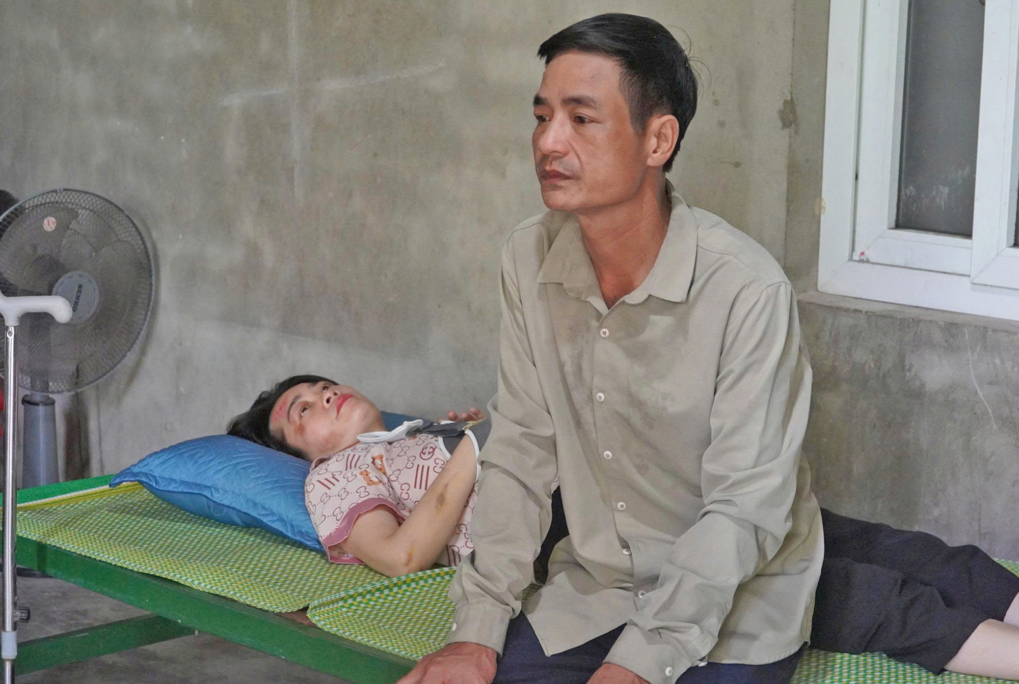 Vợ chồng nghèo gặp nạn, cả nhà lâm cảnh khốn cùng- Ảnh 1. Vợ chồng nghèo gặp nạn, cả nhà lâm cảnh khốn cùng- Ảnh 1.