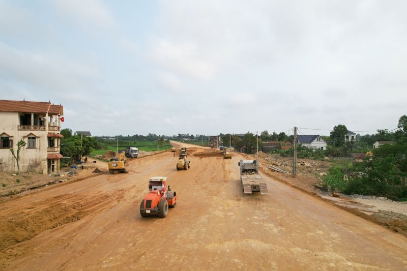 Khó khăn vật liệu xây dựng, Thanh Hóa vẫn đạt gần 48% tiến độ giải ngân vốn đầu tư công- Ảnh 1.