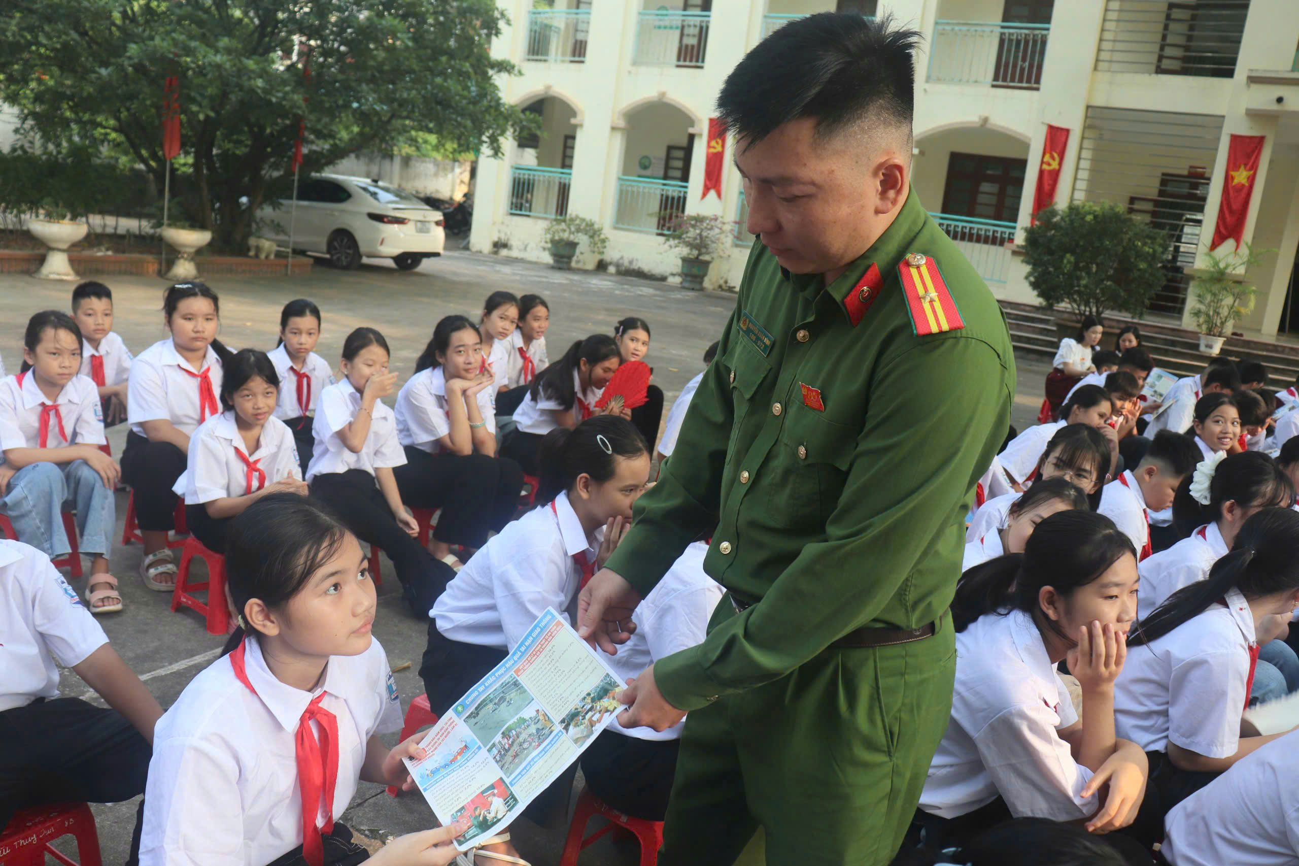 CSGT Bắc Ninh xử lý học sinh vi phạm an toàn giao thông, đến trường hướng dẫn luật- Ảnh 8. CSGT Bắc Ninh xử lý học sinh vi phạm an toàn giao thông, đến trường hướng dẫn luật- Ảnh 8.