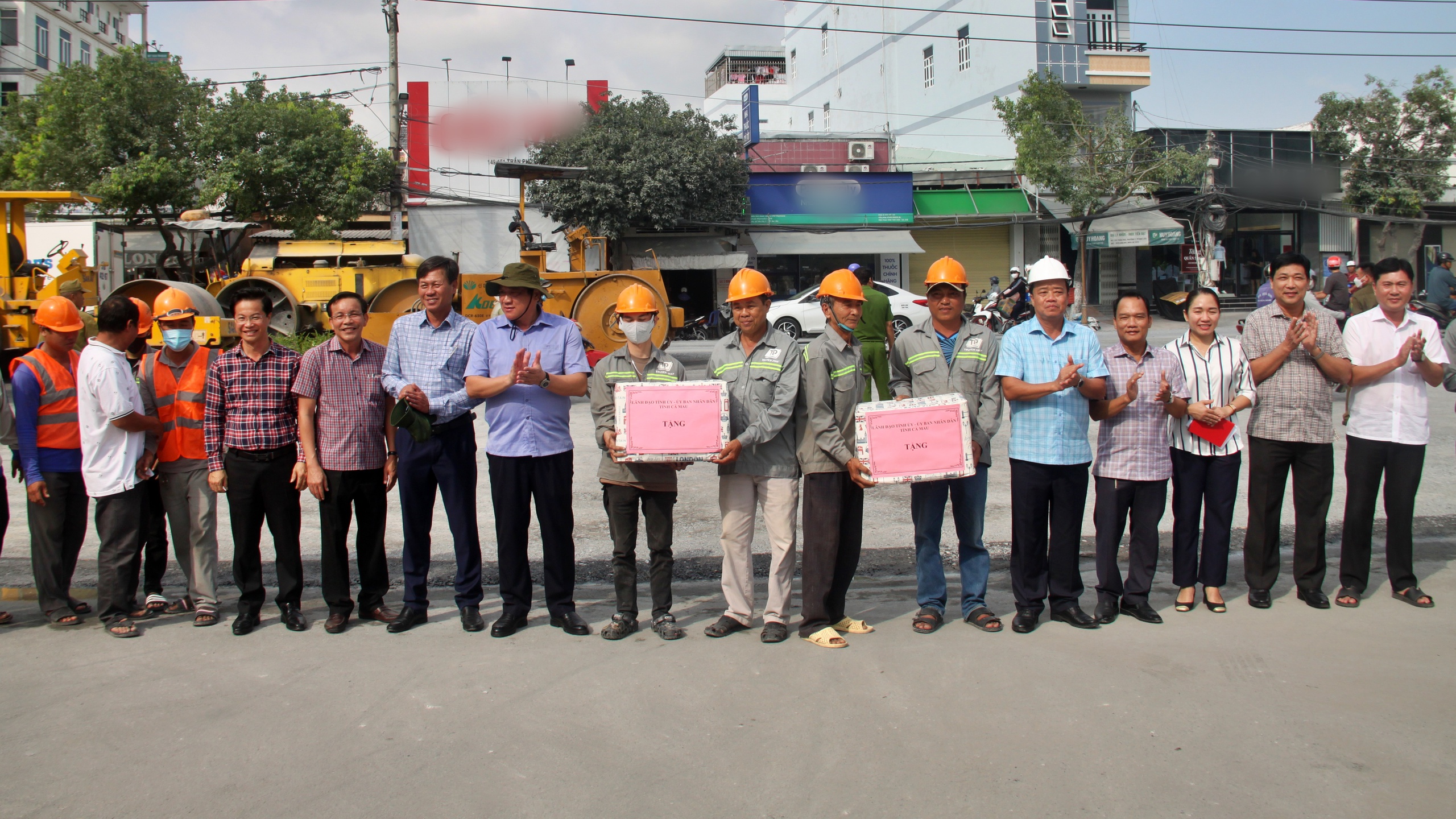 C&agrave; Mau: Đến 20/1 ho&agrave;n th&agrave;nh thảm nhựa đường Trần Ph&uacute;- Ảnh 10.