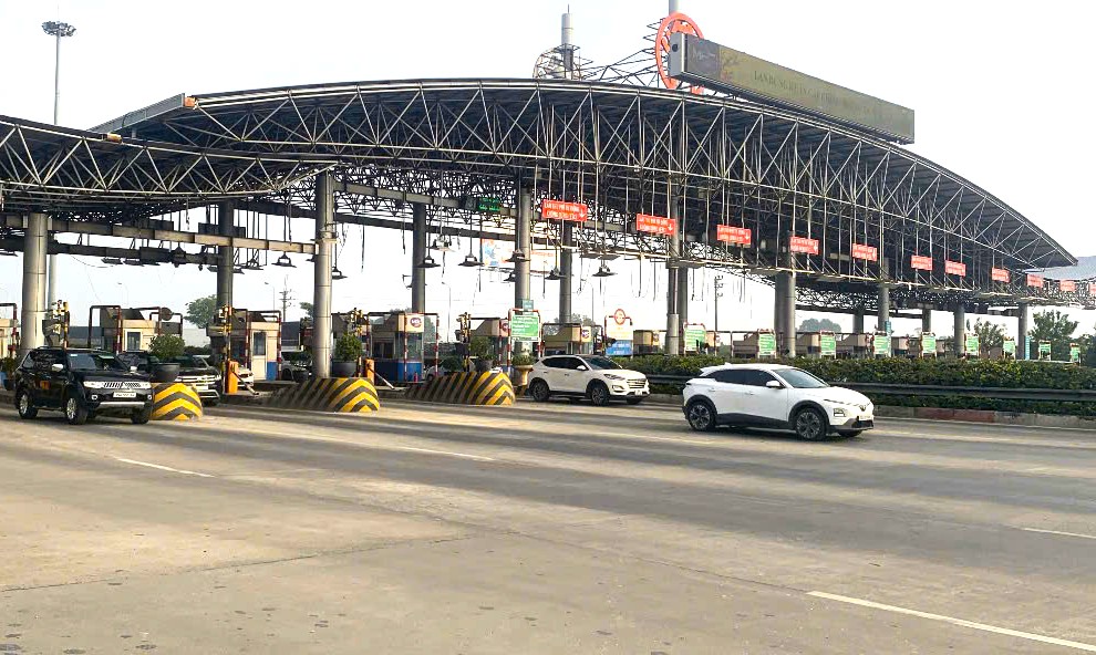 Trạm thu ph&iacute; th&ocirc;ng tho&aacute;ng ng&agrave;y đầu nghỉ Tết Dương lịch- Ảnh 4.