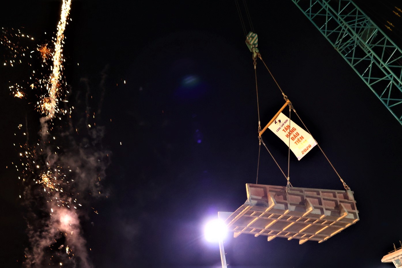 Cảng Cam Ranh đ&oacute;n tấn h&agrave;ng đầu ti&ecirc;n năm 2026- Ảnh 4.