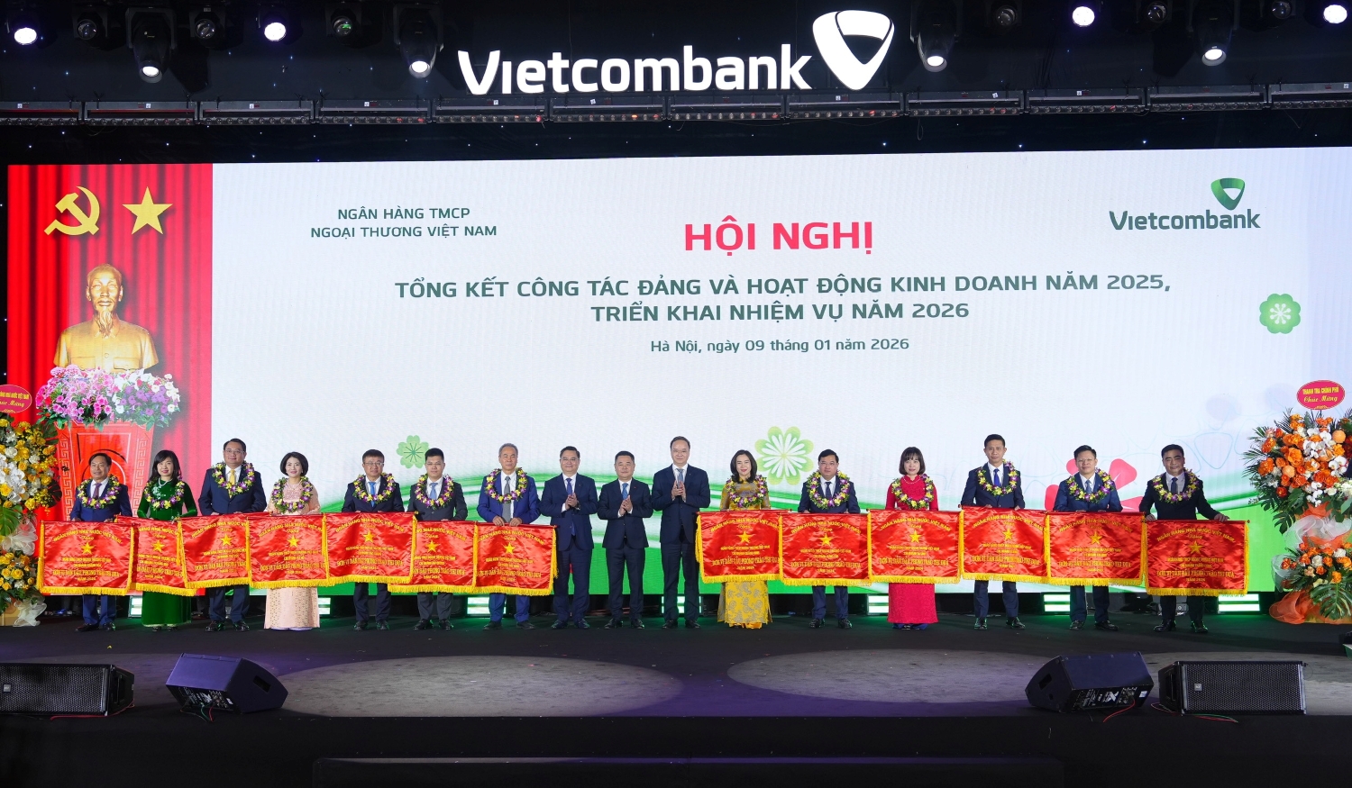 Vietcombank năm 2025: Bản lĩnh ng&acirc;n h&agrave;ng trụ cột, vượt l&ecirc;n th&aacute;ch thức- Ảnh 4.