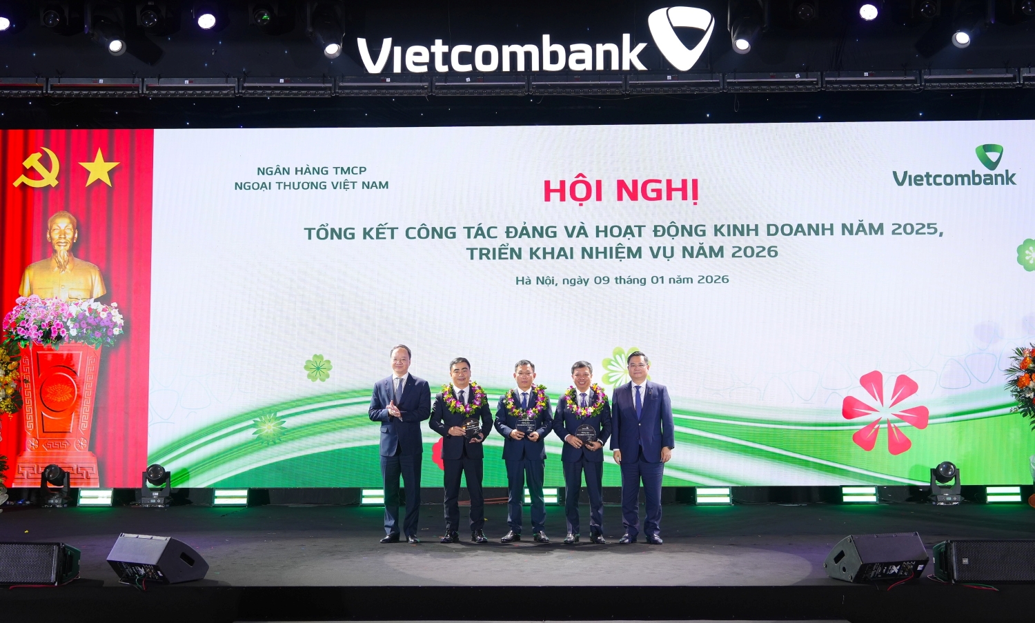 Vietcombank năm 2025: Bản lĩnh ng&acirc;n h&agrave;ng trụ cột, vượt l&ecirc;n th&aacute;ch thức- Ảnh 5.