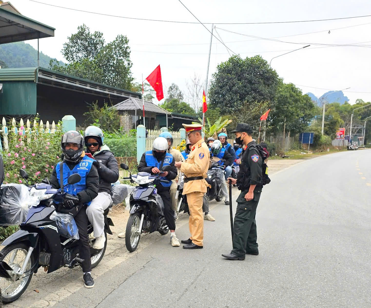 Tuy&ecirc;n Quang tăng cường giải ph&aacute;p k&eacute;o giảm tai nạn giao th&ocirc;ng cả ba ti&ecirc;u ch&iacute;- Ảnh 2.