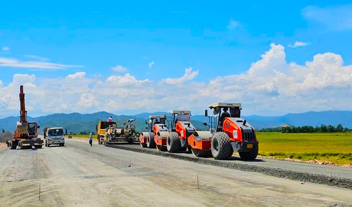 Bộ X&acirc;y dựng th&uacute;c tiến độ dự &aacute;n cao tốc Ch&iacute; Thạnh - V&acirc;n Phong- Ảnh 1.