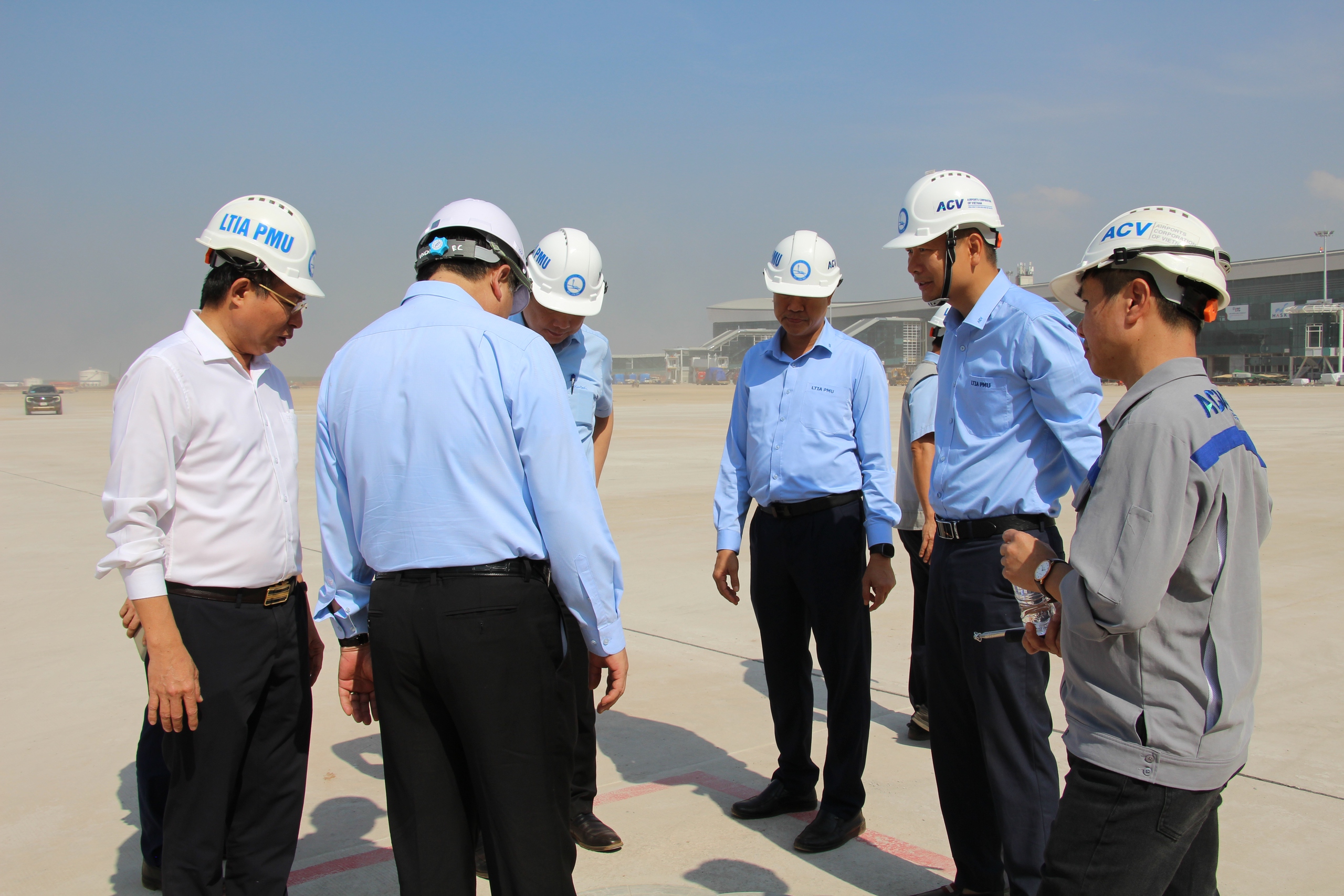 Bộ trưởng Trần Hồng Minh: Sân bay Long Thành phải chất lượng, đẹp - xanh đạt chuẩn 5 sao- Ảnh 5. Bộ trưởng Trần Hồng Minh: Sân bay Long Thành phải chất lượng, đẹp - xanh đạt chuẩn 5 sao- Ảnh 5.