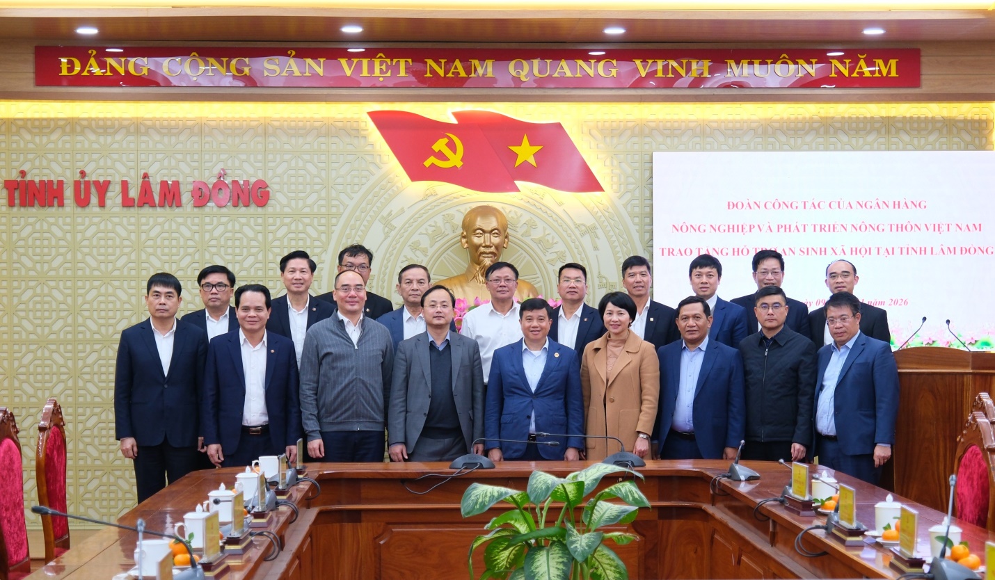 Agribank trao tặng 5 tỷ đồng chung tay chăm lo an sinh xã hội tại Lâm Đồng- Ảnh 4. C:\Users\Admin\Downloads\bipragribanknhhtrngsmngy10012026\Anh 4.jpg