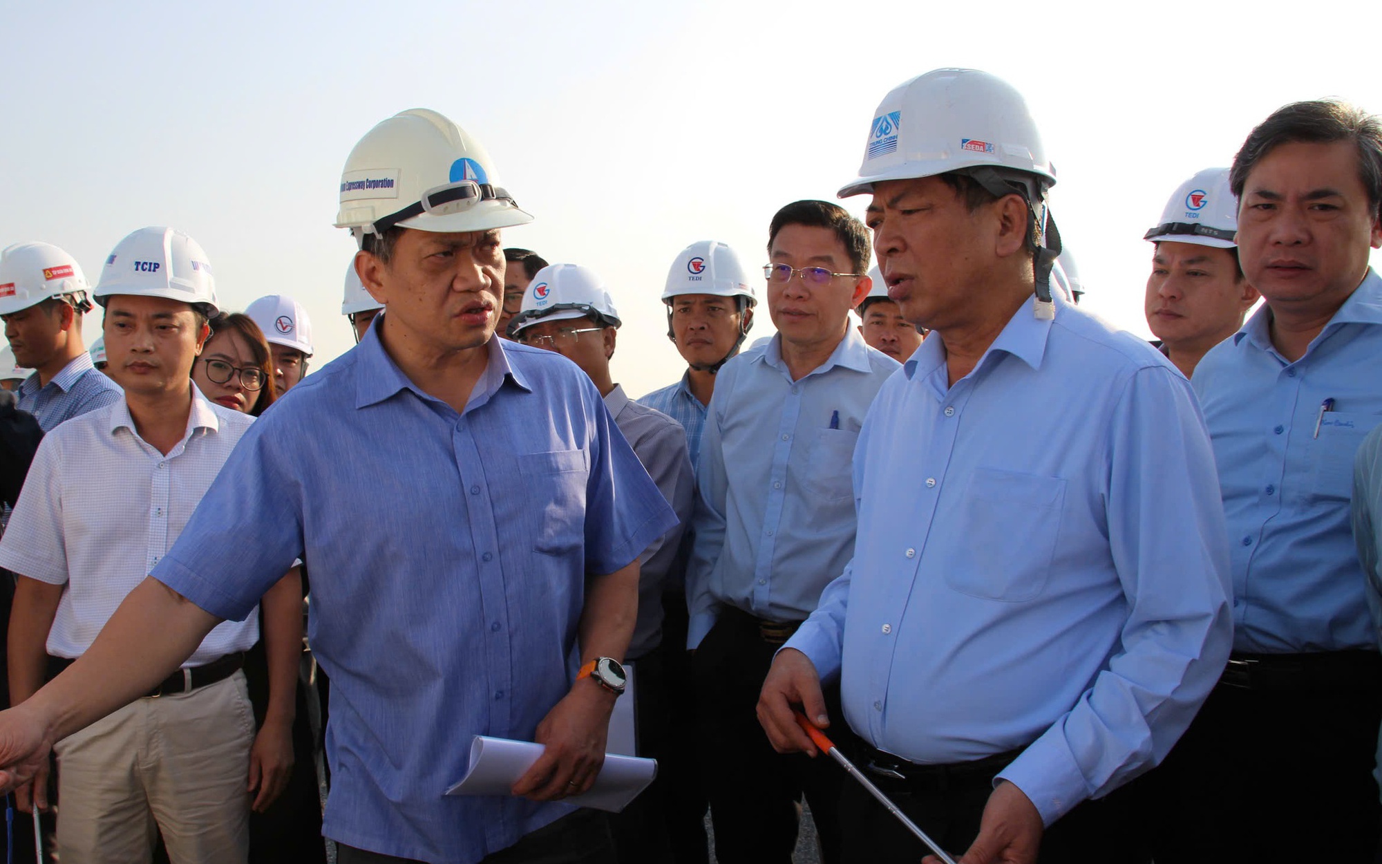 Bộ trưởng Trần Hồng Minh: Tăng tốc cao tốc Biên Hòa - Vũng Tàu, thông xe 2 đoạn trước Tết- Ảnh 8. Bộ trưởng Trần Hồng Minh kiểm tra dự án phía Nam: Không đánh đổi chất lượng lấy tiến độ