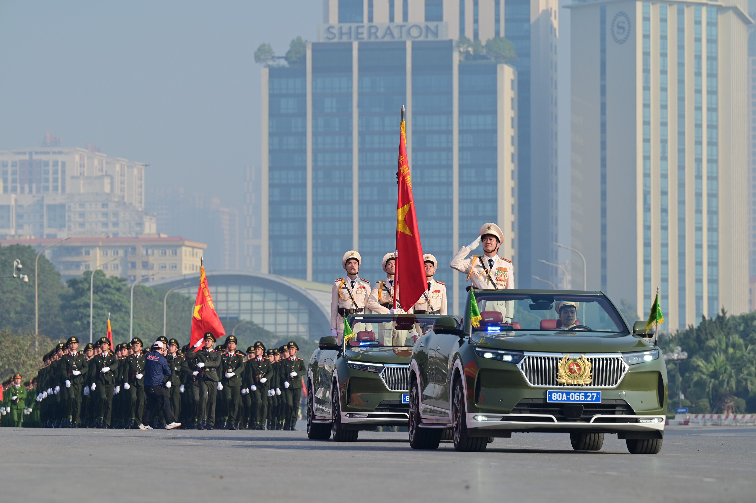 Công an trình diễn sức mạnh, phương tiện hiện đại tại lễ xuất quân bảo vệ Đại hội Đảng- Ảnh 4. Công an trình diễn sức mạnh, phương tiện hiện đại tại lễ xuất quân bảo vệ Đại hội Đảng- Ảnh 4.