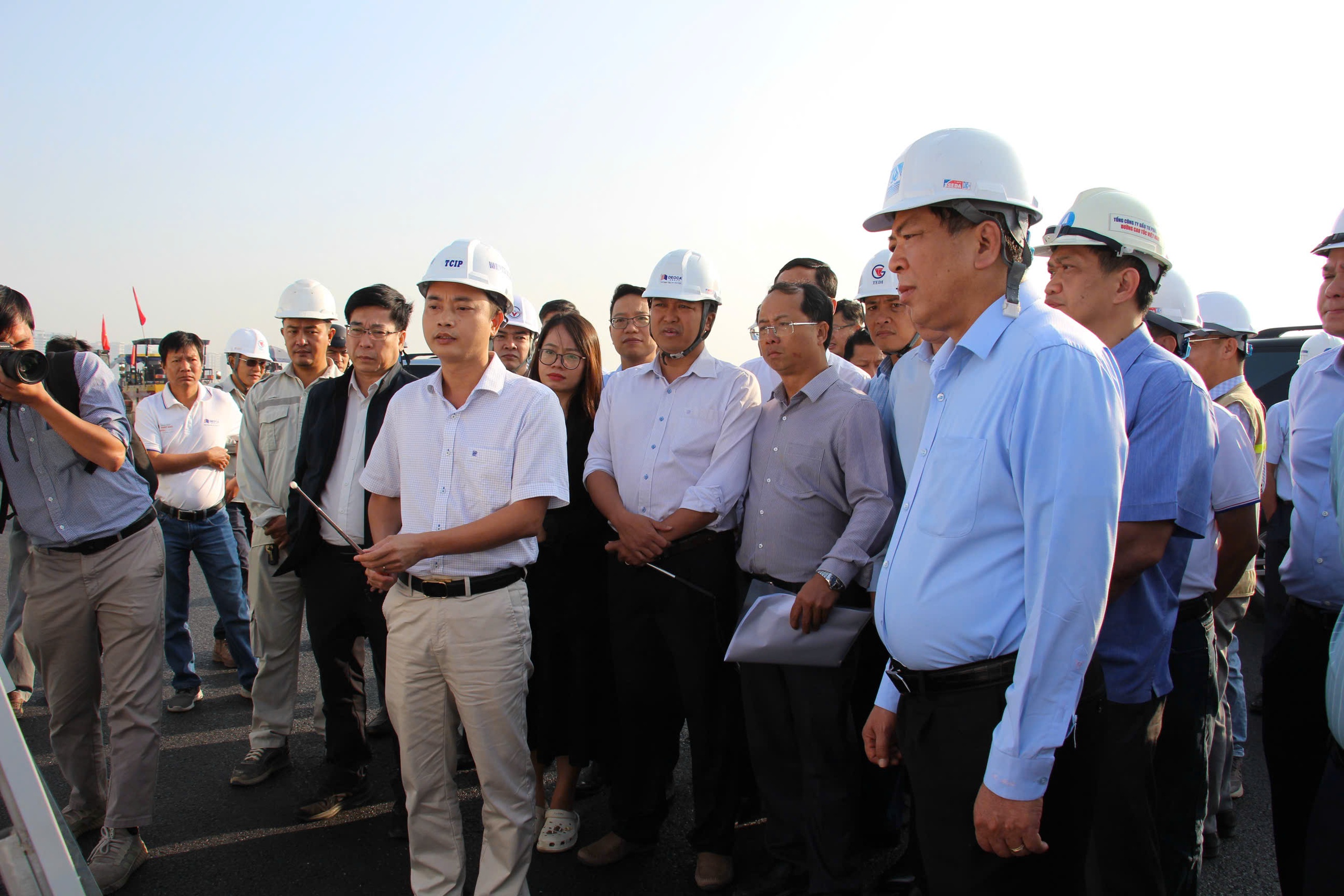 Bộ trưởng Trần Hồng Minh kiểm tra dự án phía Nam: Không đánh đổi chất lượng lấy tiến độ- Ảnh 3. Bộ trưởng Trần Hồng Minh kiểm tra dự án phía Nam: Không đánh đổi chất lượng lấy tiến độ- Ảnh 3.