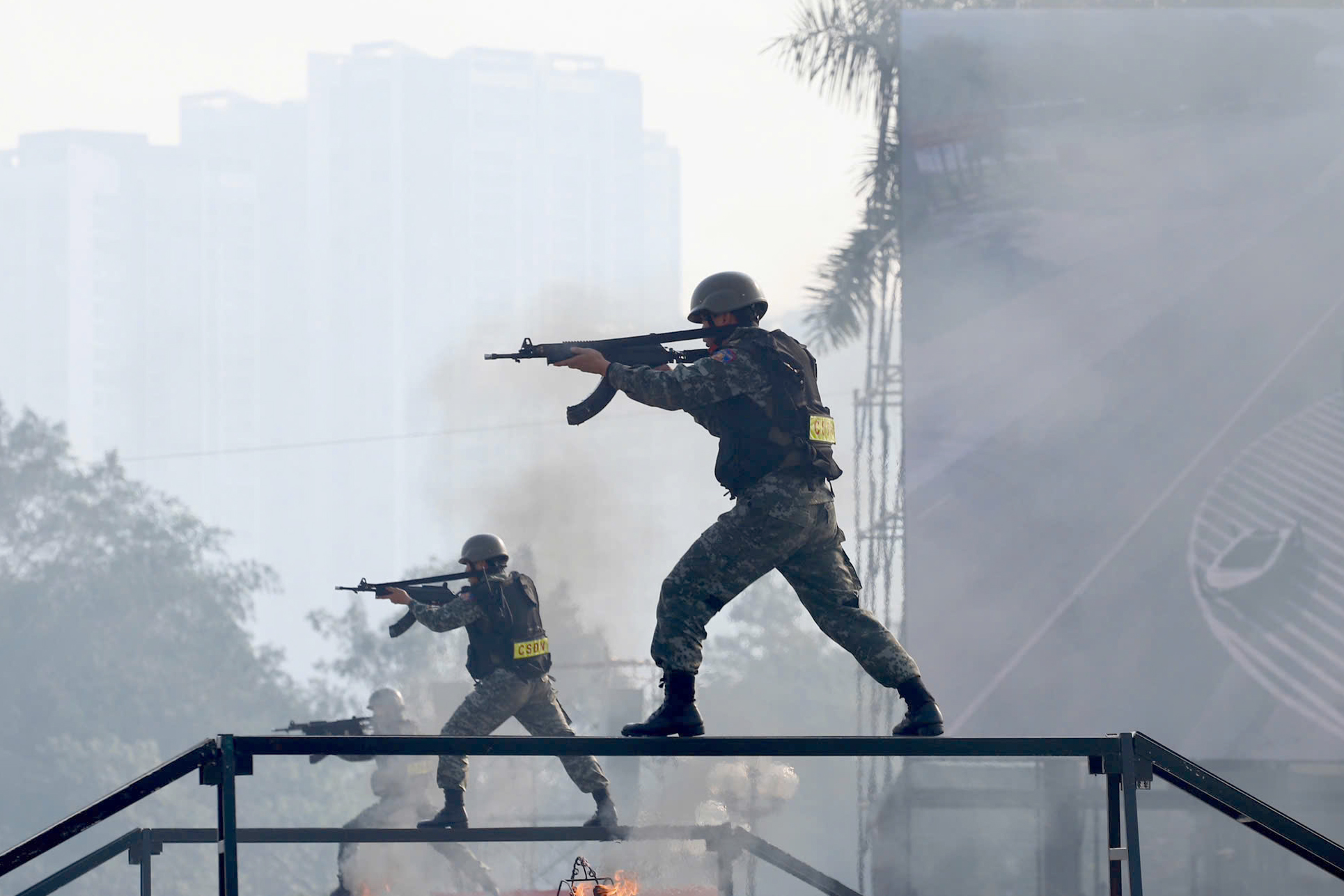 Công an trình diễn sức mạnh, phương tiện hiện đại tại lễ xuất quân bảo vệ Đại hội Đảng- Ảnh 18. Công an trình diễn sức mạnh, phương tiện hiện đại tại lễ xuất quân bảo vệ Đại hội Đảng- Ảnh 18.