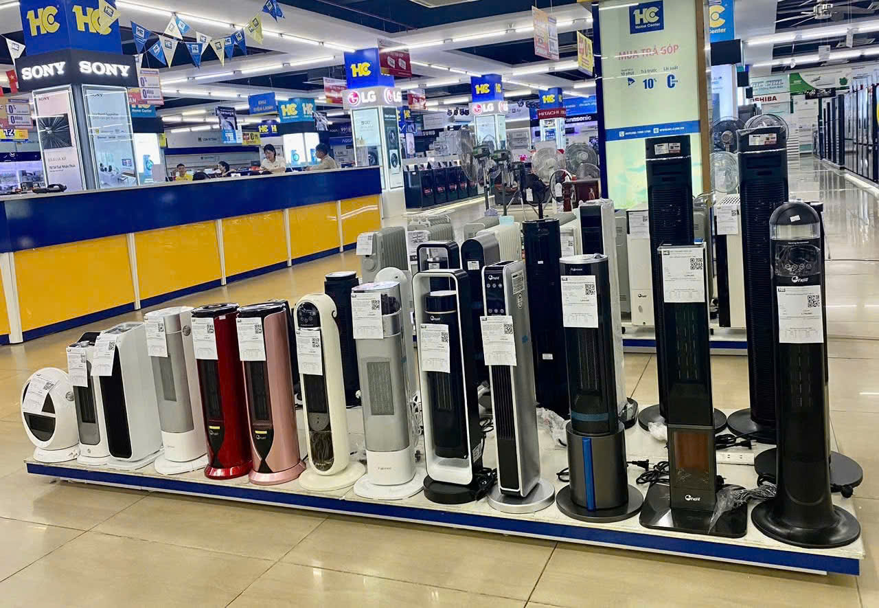 "Săn" máy sưởi chống rét, bảo vệ sức khỏe- Ảnh 1. "Săn" máy sưởi chống rét, bảo vệ sức khỏe- Ảnh 1.