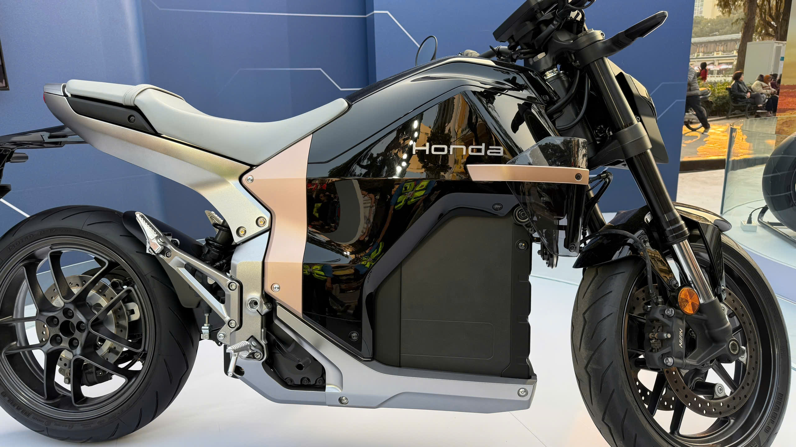 Loạt xe điện độc lạ lần đầu xuất hiện tại Việt Nam- Ảnh 2. Loạt xe điện độc lạ lần đầu xuất hiện tại Việt Nam- Ảnh 2.