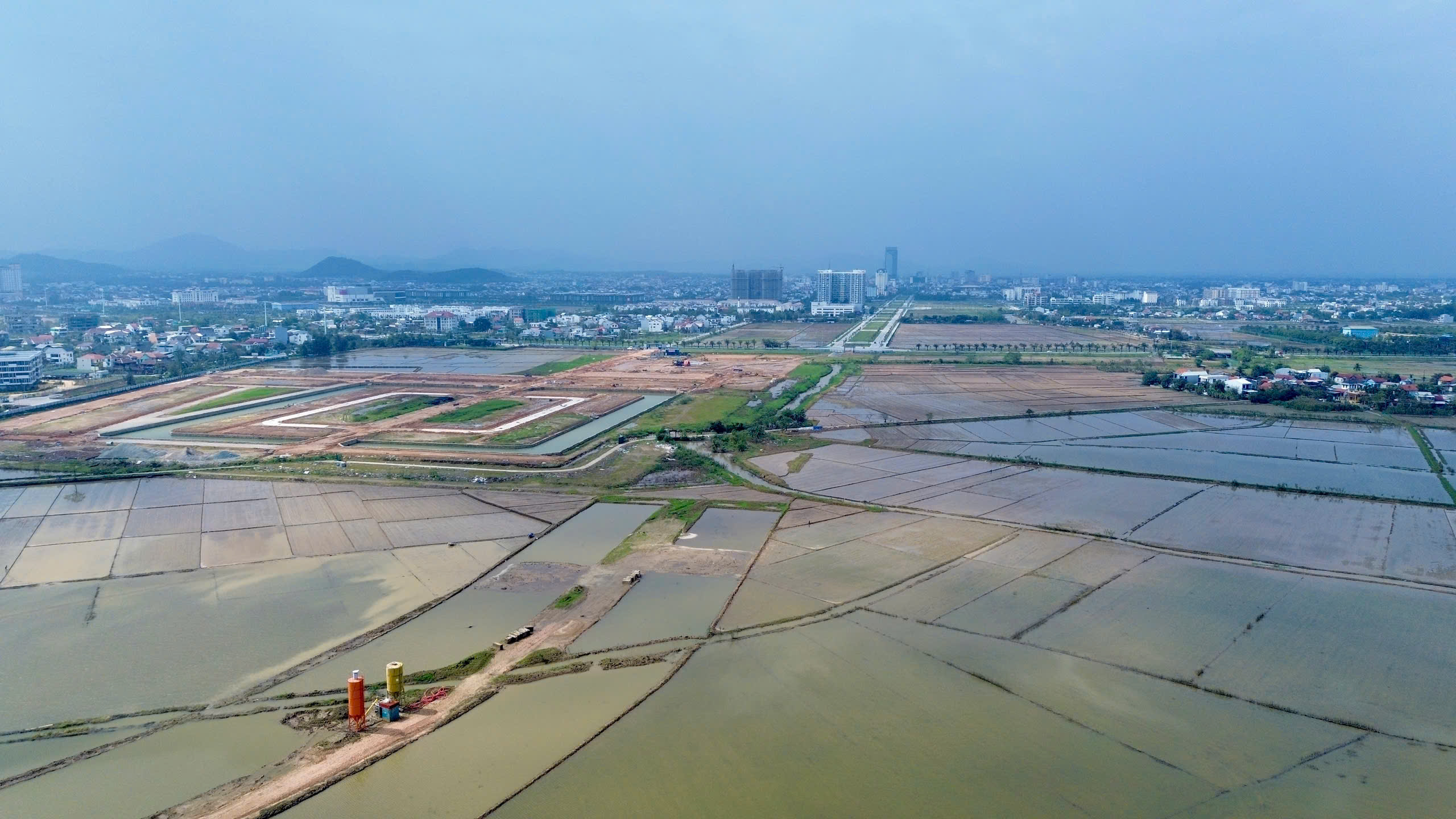 Ngổn ngang c&ocirc;ng trường dự &aacute;n đường 1.100 tỷ đồng ở Huế- Ảnh 1.