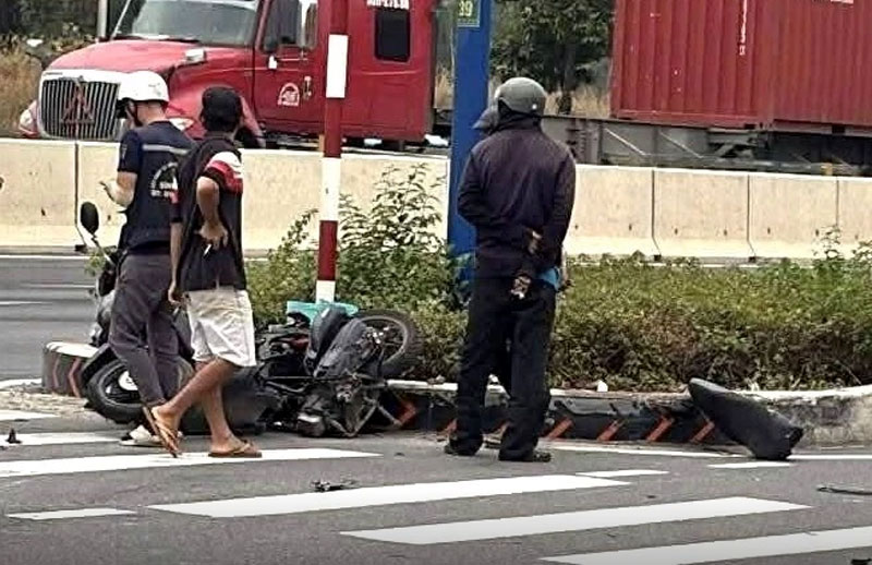 Hiện trường vụ tai nạn khiến hai người thương vong.