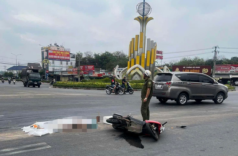 Hiện trường vụ tai nạn khiến người phụ nữ tử vong.