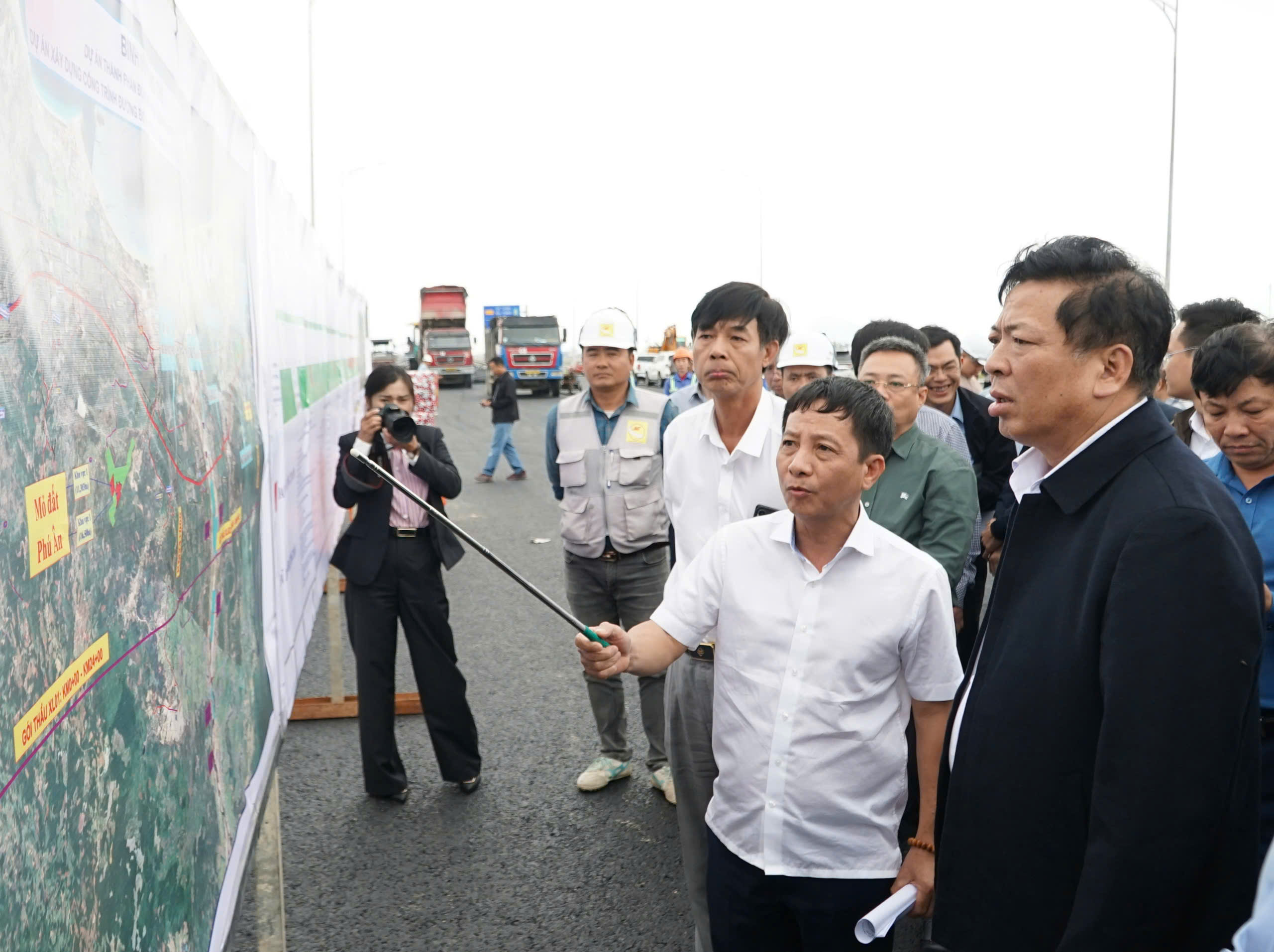 Bộ trưởng Trần Hồng Minh: Th&ocirc;ng xe cao tốc Ch&iacute; Thạnh - V&acirc;n Phong trước tết Nguy&ecirc;n đ&aacute;n 2026- Ảnh 4.