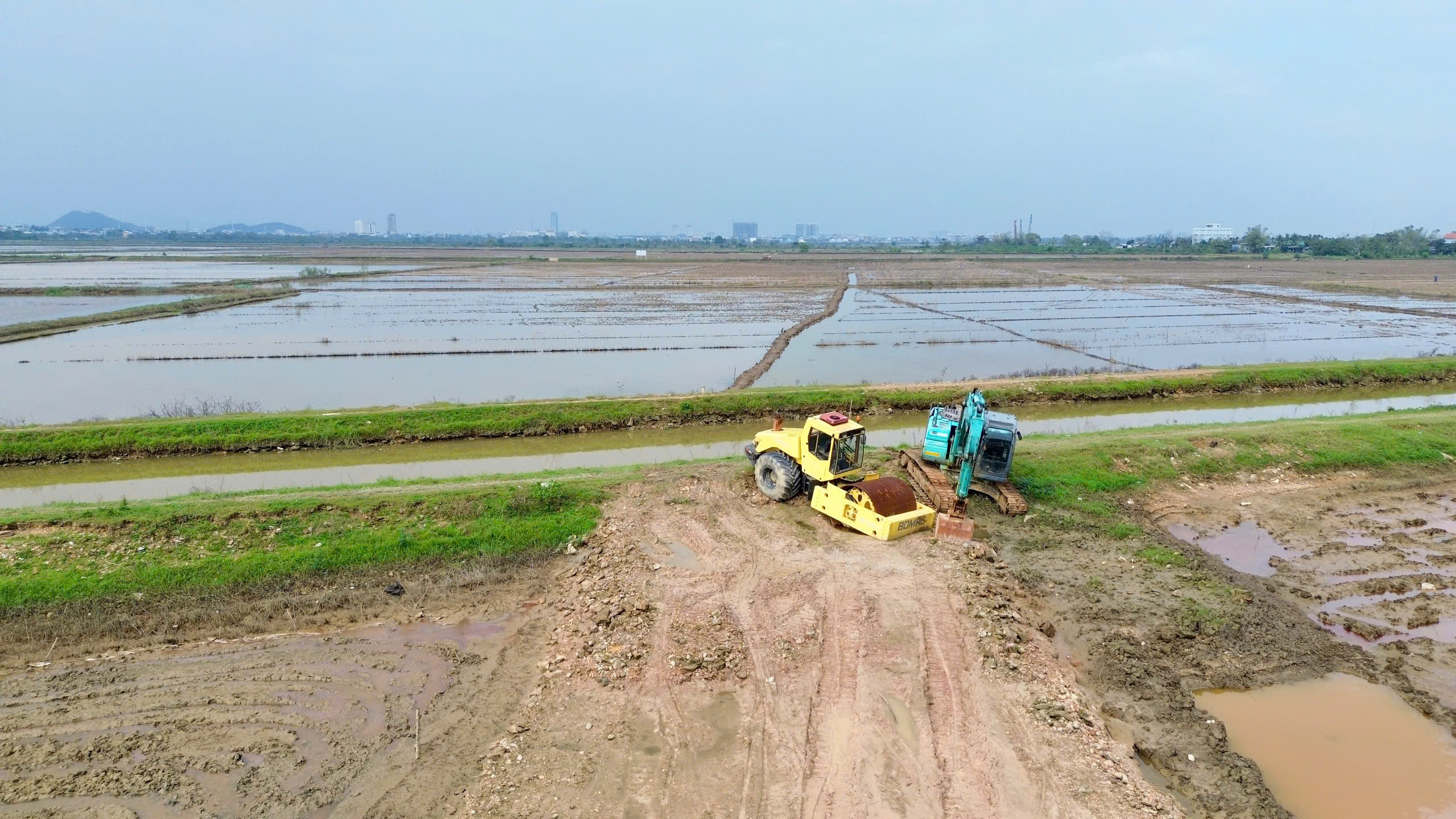 Ngổn ngang c&ocirc;ng trường dự &aacute;n đường 1.100 tỷ đồng ở Huế- Ảnh 4.