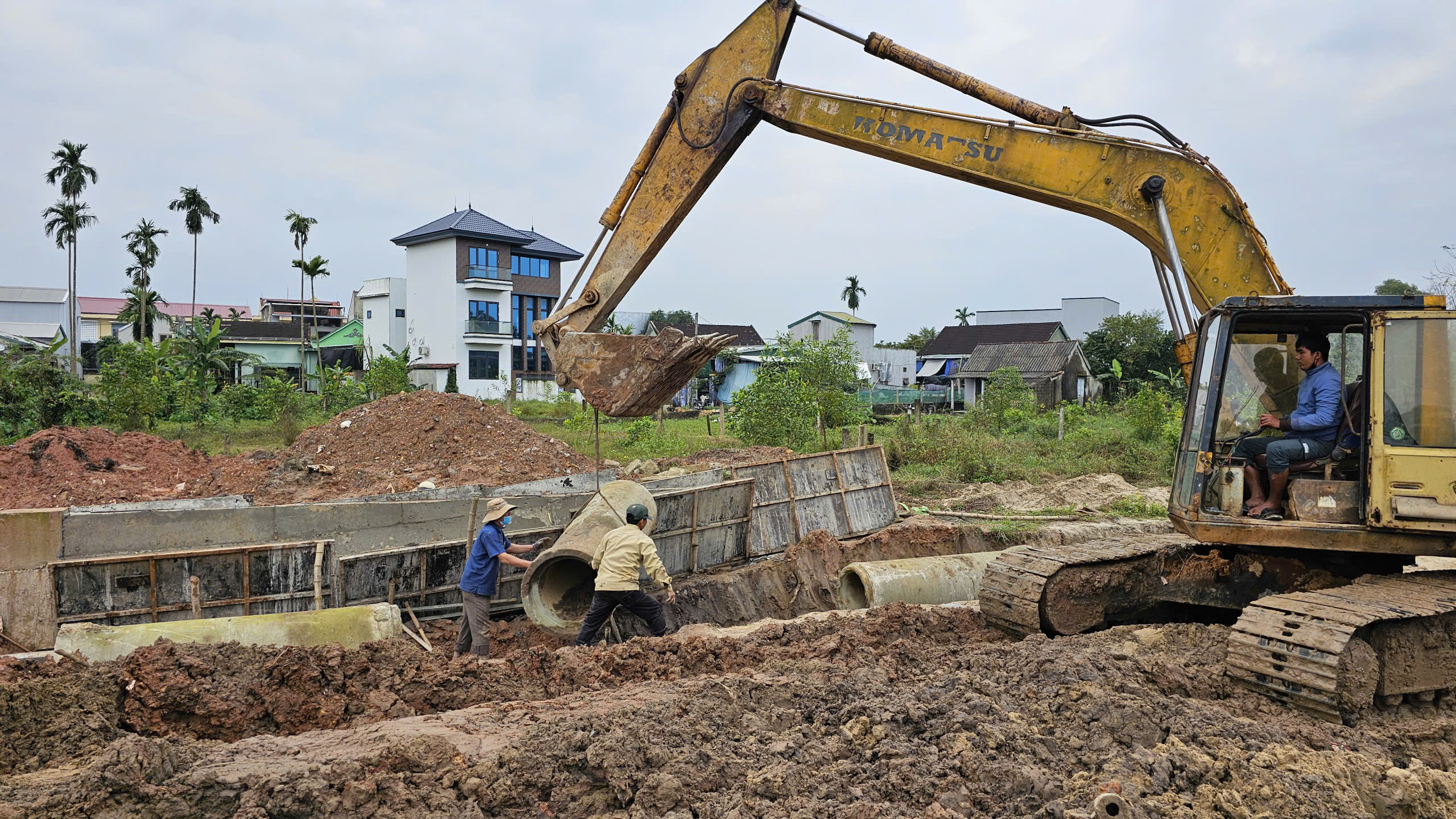 Ngổn ngang c&ocirc;ng trường dự &aacute;n đường 1.100 tỷ đồng ở Huế- Ảnh 6.