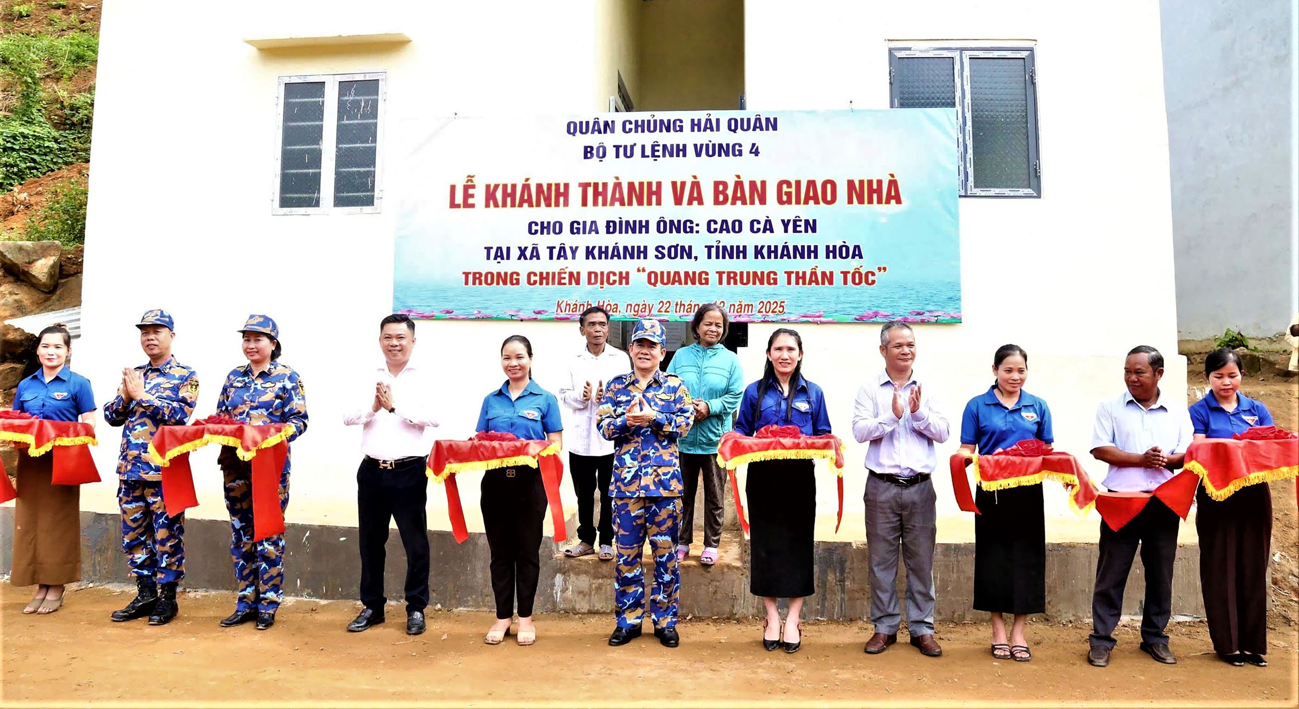 Bộ trưởng Trần Hồng Minh c&ugrave;ng Kh&aacute;nh H&ograve;a th&aacute;o gỡ vướng mắc quy hoạch, ph&aacute;t triển hạ tầng- Ảnh 5.