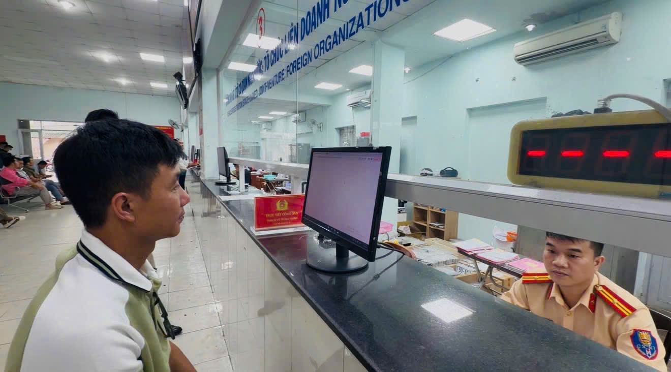 TP.HCM &aacute;p dụng mức lệ ph&iacute; mới với đăng k&yacute;, cấp biển số phương tiện từ 12/1- Ảnh 1.