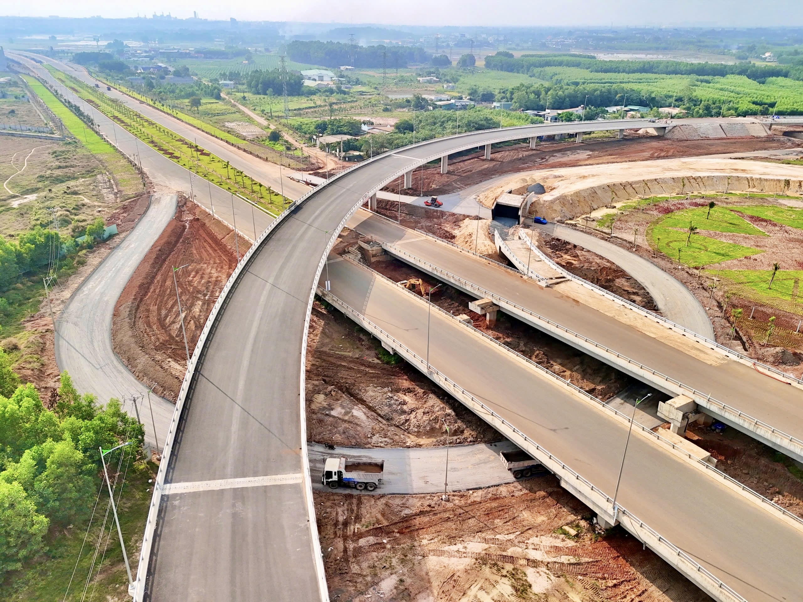 Đua nước r&uacute;t để kịp th&ocirc;ng xe 35km cao tốc Bi&ecirc;n H&ograve;a - Vũng T&agrave;u trước Tết- Ảnh 1.