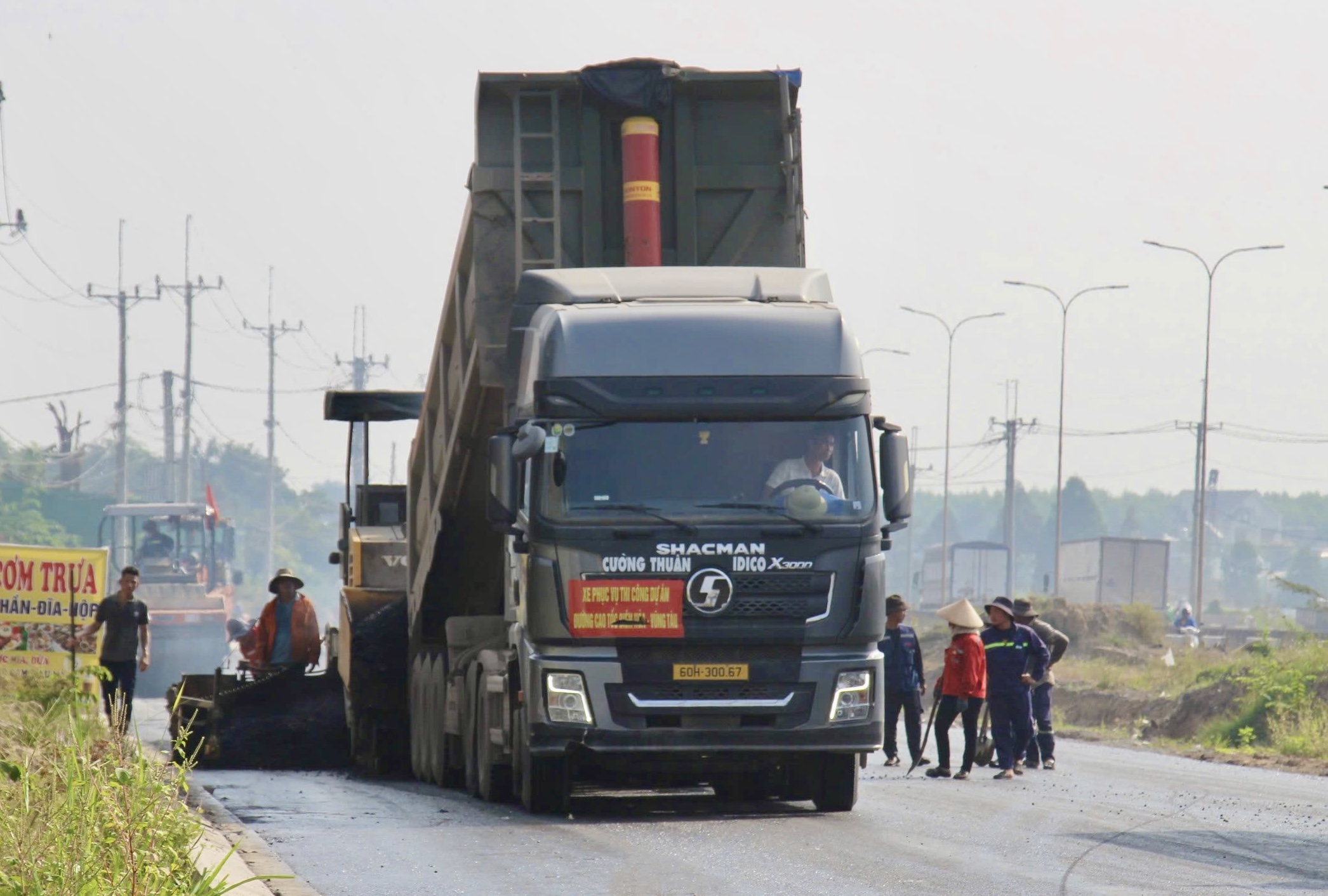 Đua nước r&uacute;t để kịp th&ocirc;ng xe 35km cao tốc Bi&ecirc;n H&ograve;a - Vũng T&agrave;u trước Tết- Ảnh 2.