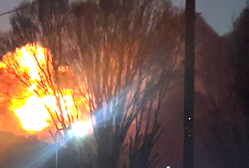 Ch&aacute;y gần đường ray khiến đường sắt kết nối s&acirc;n bay Heathrow ở Anh hỗn loạn- Ảnh 2.